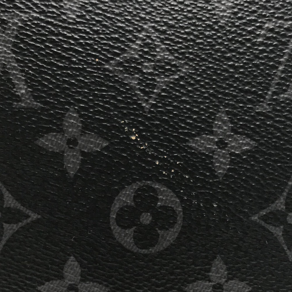 Louis Vuitton Monogram Eclipse Pochette Voyage MM (SHG-gbi7pV)