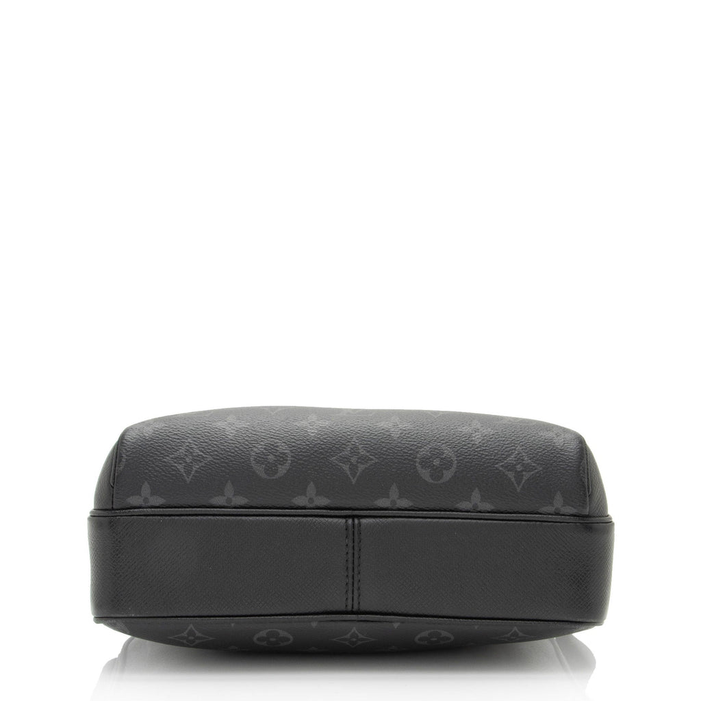 Louis Vuitton Monogram Eclipse Taiga Leather Outdoor Messenger Bag (SHF-u7xRKn)