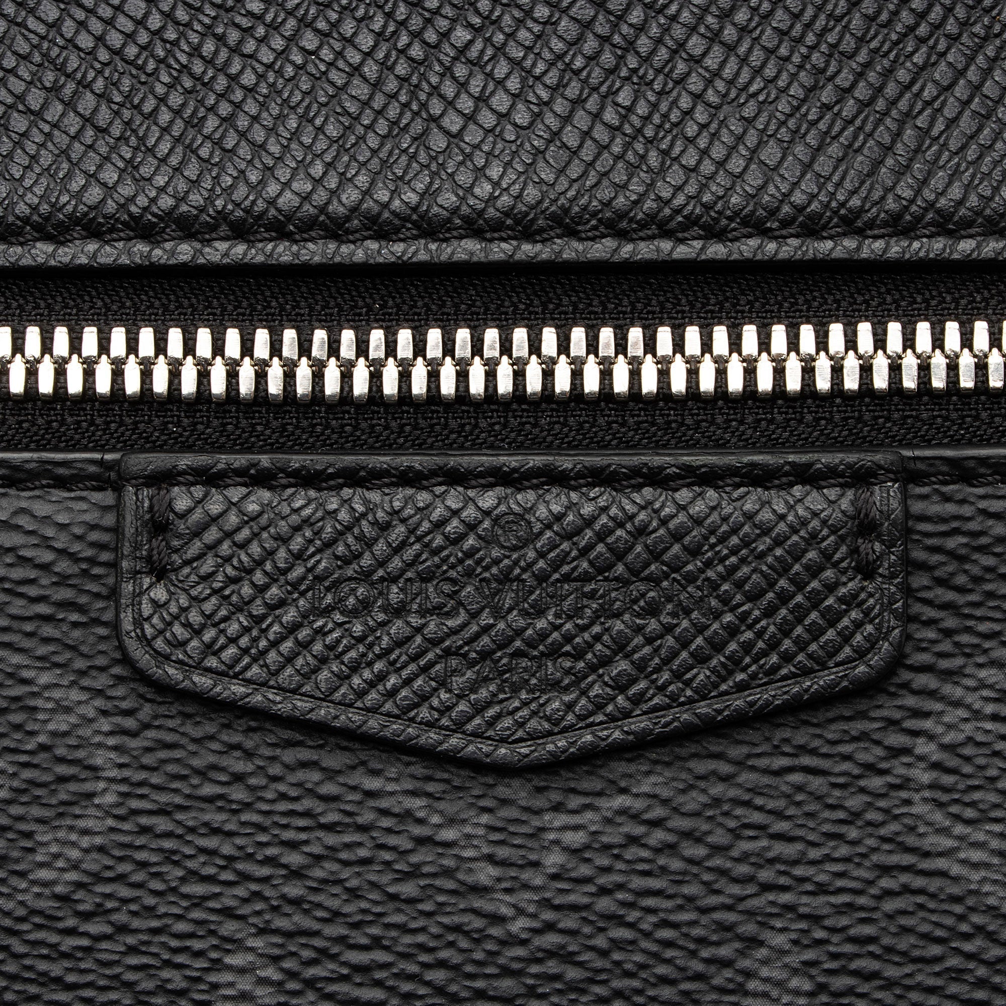 Louis Vuitton Monogram Eclipse Taiga Leather Outdoor Messenger Bag (SHF-u7xRKn)