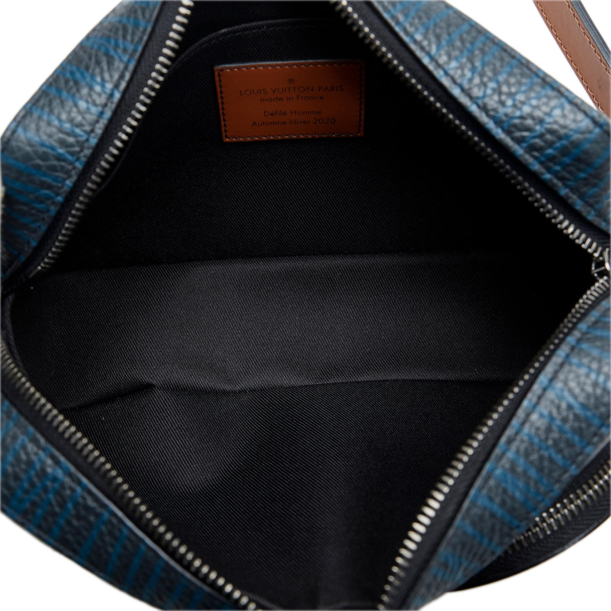 Louis Vuitton Monogram Eclipse Volga (SHG-kDsuOT)