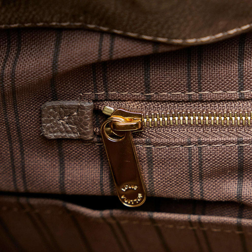 Louis Vuitton Monogram Empreinte Artsy MM (SHG-OdmAK0)