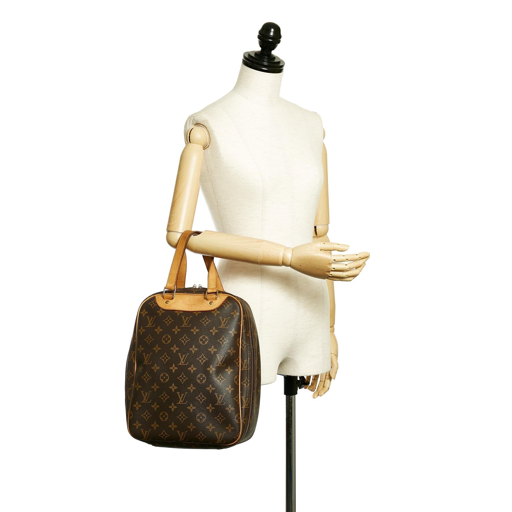 Louis Vuitton Monogram Excursion (SHG-31777)