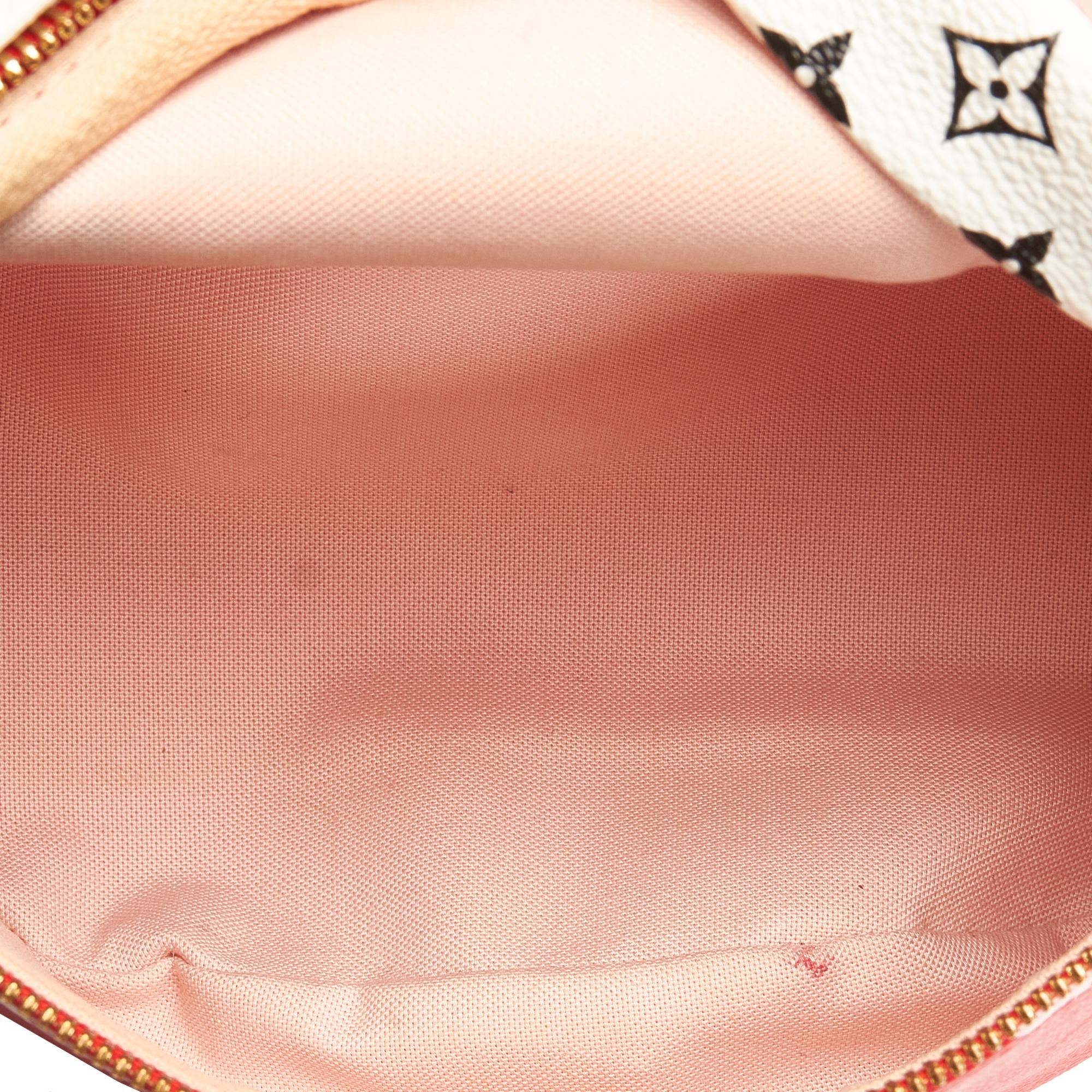 Louis Vuitton Monogram Giant Bumbag (SHG-sTkhgd)
