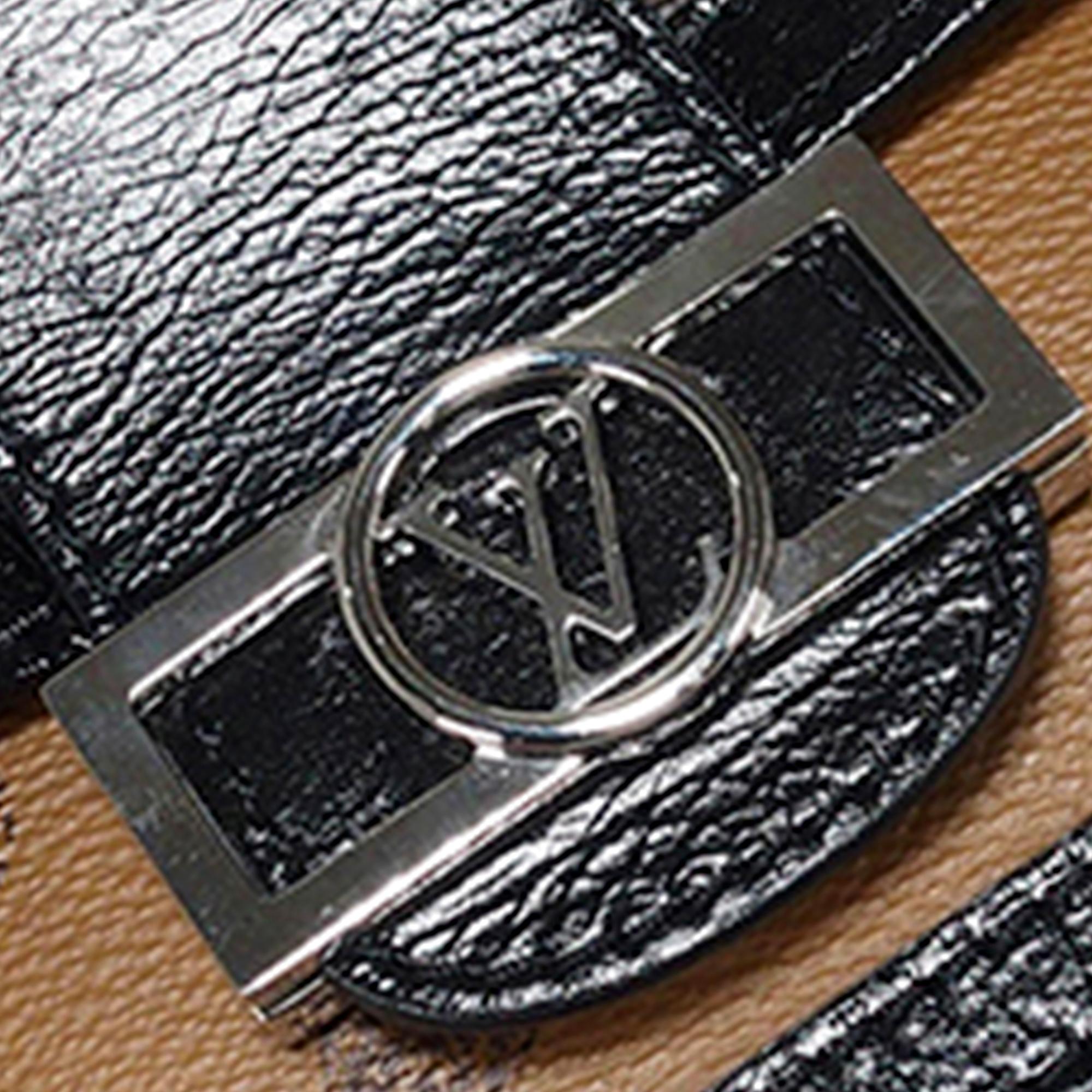Louis Vuitton Monogram Giant Reverse Dauphine Bumbag (SHG-33341)