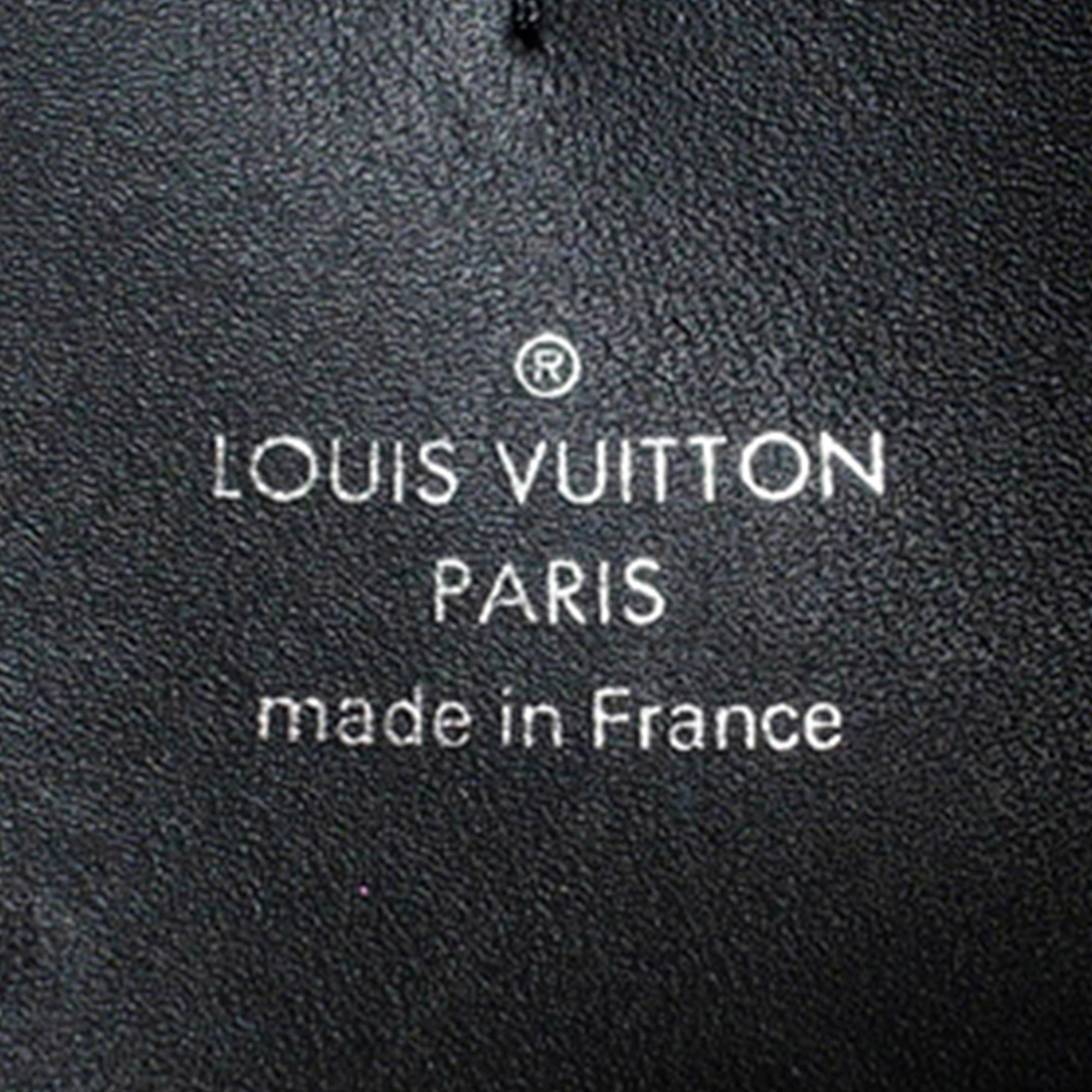 Louis Vuitton Monogram Giant Reverse Dauphine Bumbag (SHG-33341)