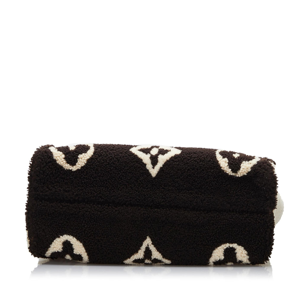 Louis Vuitton Monogram Giant Shearling Teddy Onthego GM (SHG-1IVGqB)