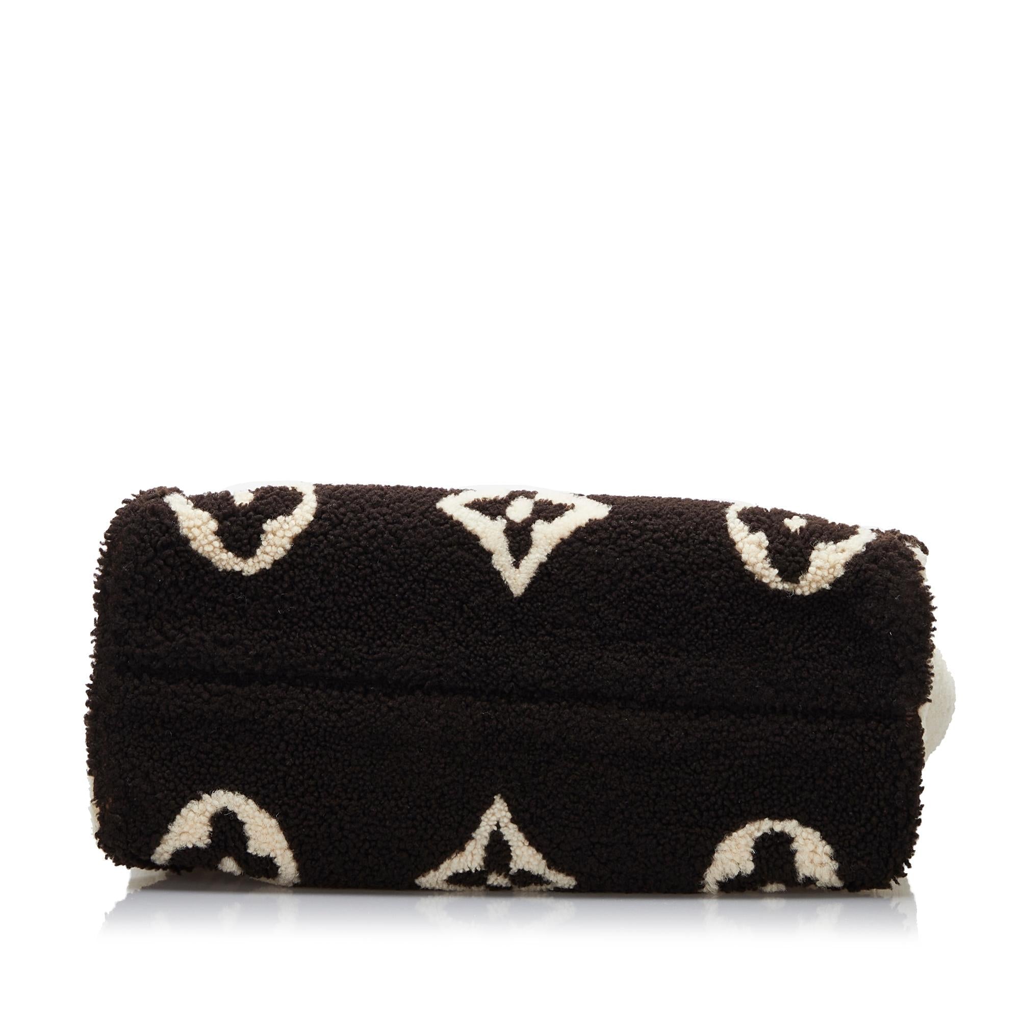 Louis Vuitton Monogram Giant Shearling Teddy Onthego GM (SHG-1IVGqB)
