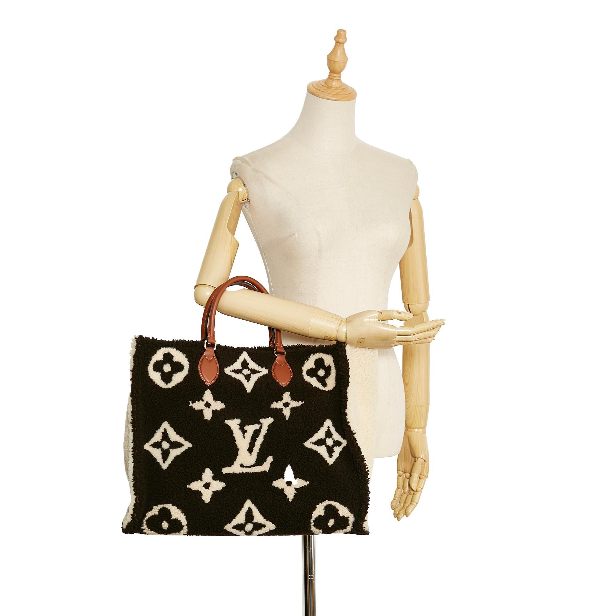 Louis Vuitton Monogram Giant Shearling Teddy Onthego GM (SHG-1IVGqB)