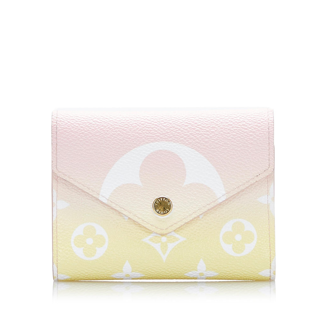 Louis Vuitton Monogram Giant Victorine Wallet (SHG-cKhmPR)