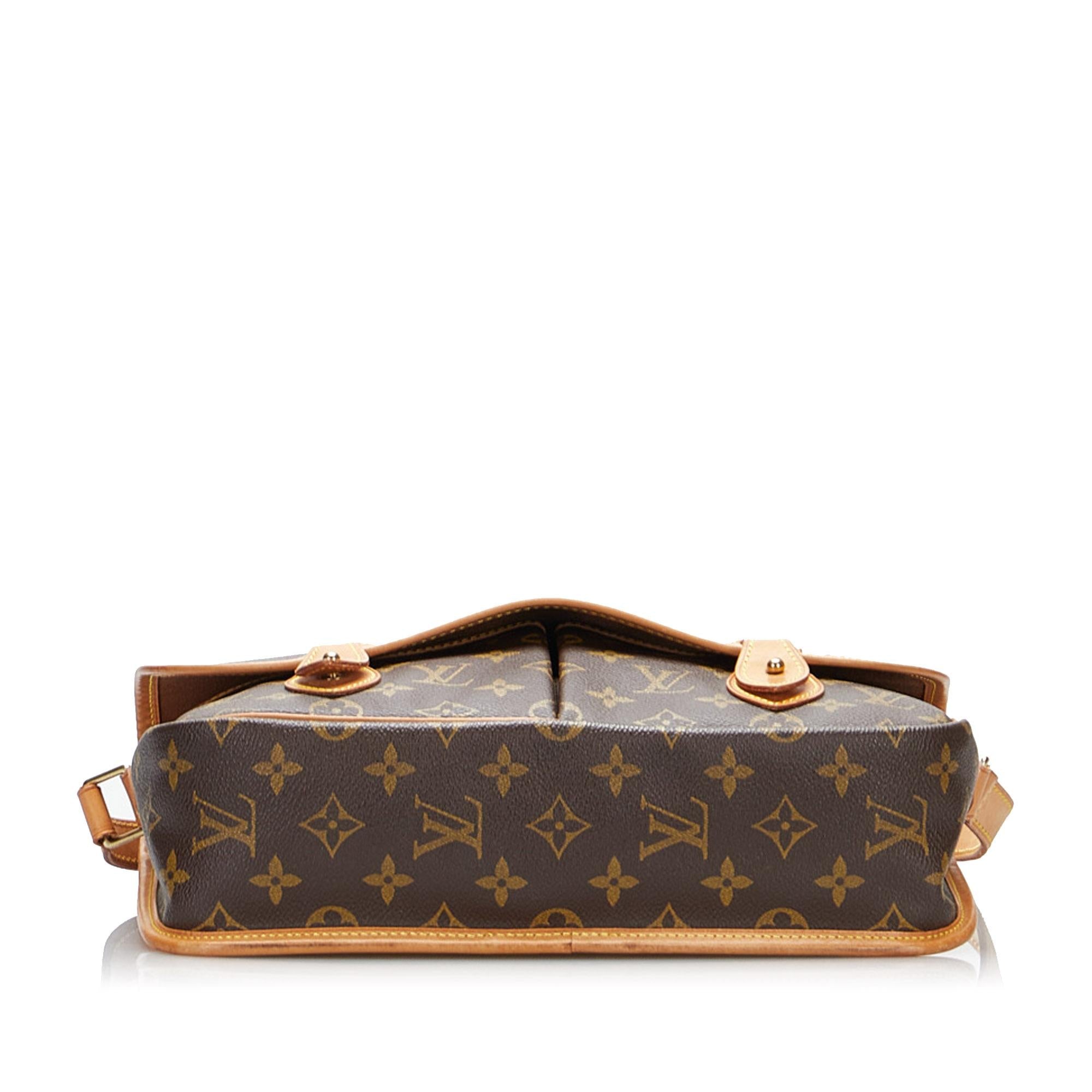 Louis Vuitton Monogram Gibeciere MM (SHG-Lzd3KI)