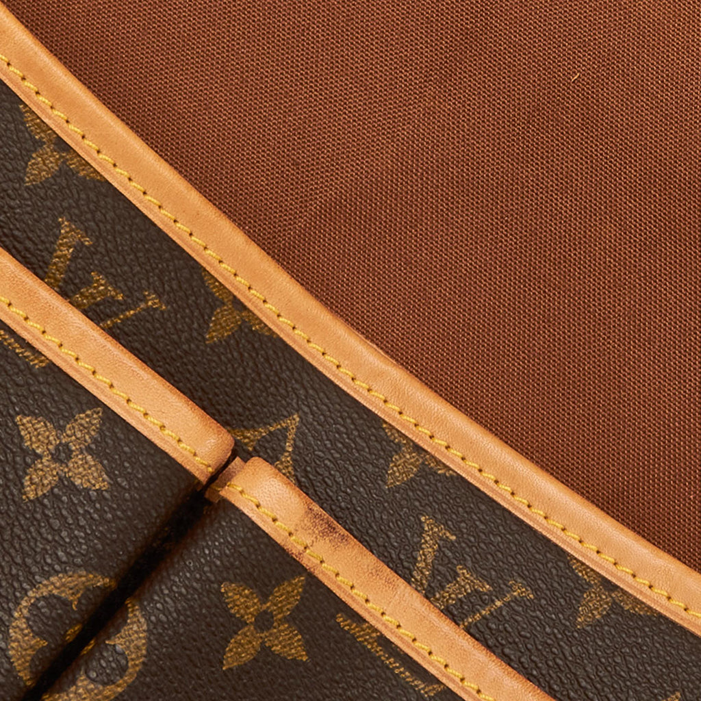 Louis Vuitton Monogram Gibeciere MM (SHG-Lzd3KI)