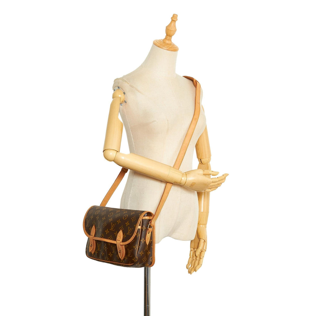 Louis Vuitton Monogram Gibeciere MM (SHG-Lzd3KI)