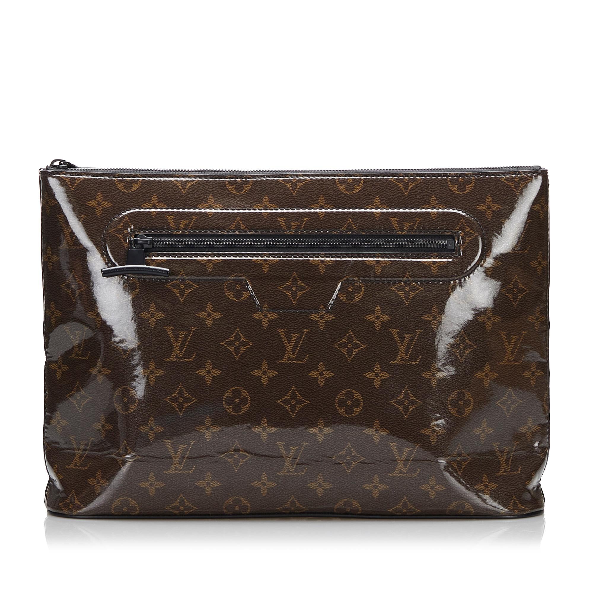 Louis Vuitton Monogram Glaze Pochette Cosmos (SHG-ss0sAr)