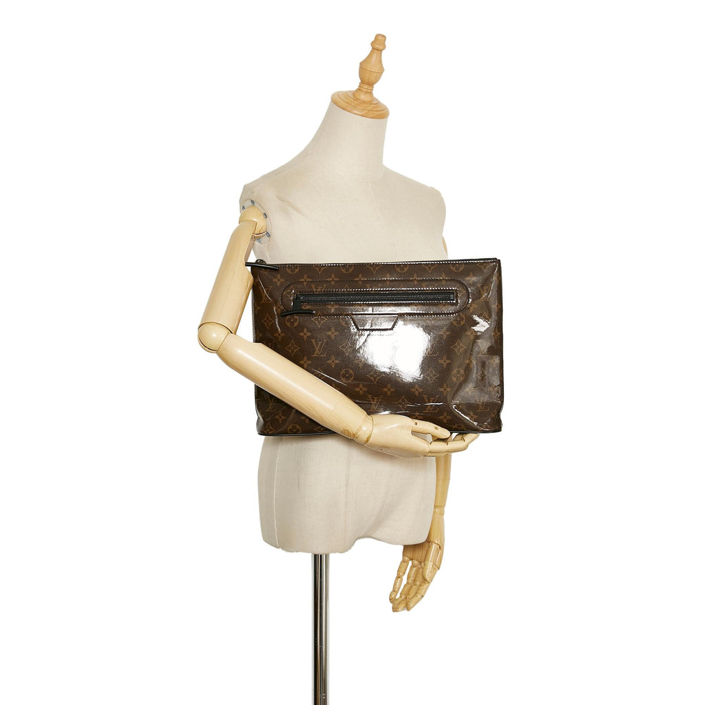 Louis Vuitton Monogram Glaze Pochette Cosmos (SHG-ss0sAr)