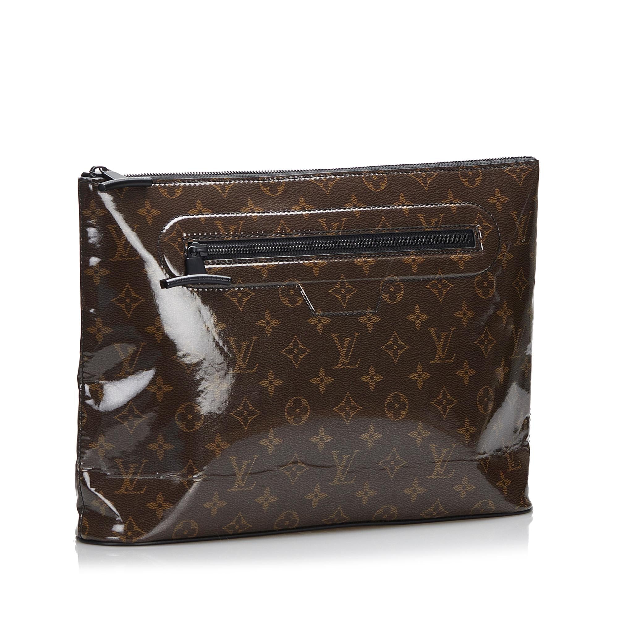 Louis Vuitton Monogram Glaze Pochette Cosmos (SHG-ss0sAr)