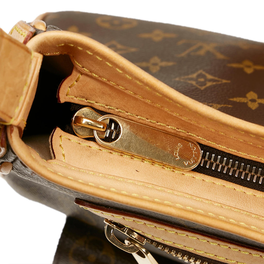 Louis Vuitton Monogram Hudson GM (SHG-Wy1aSH)