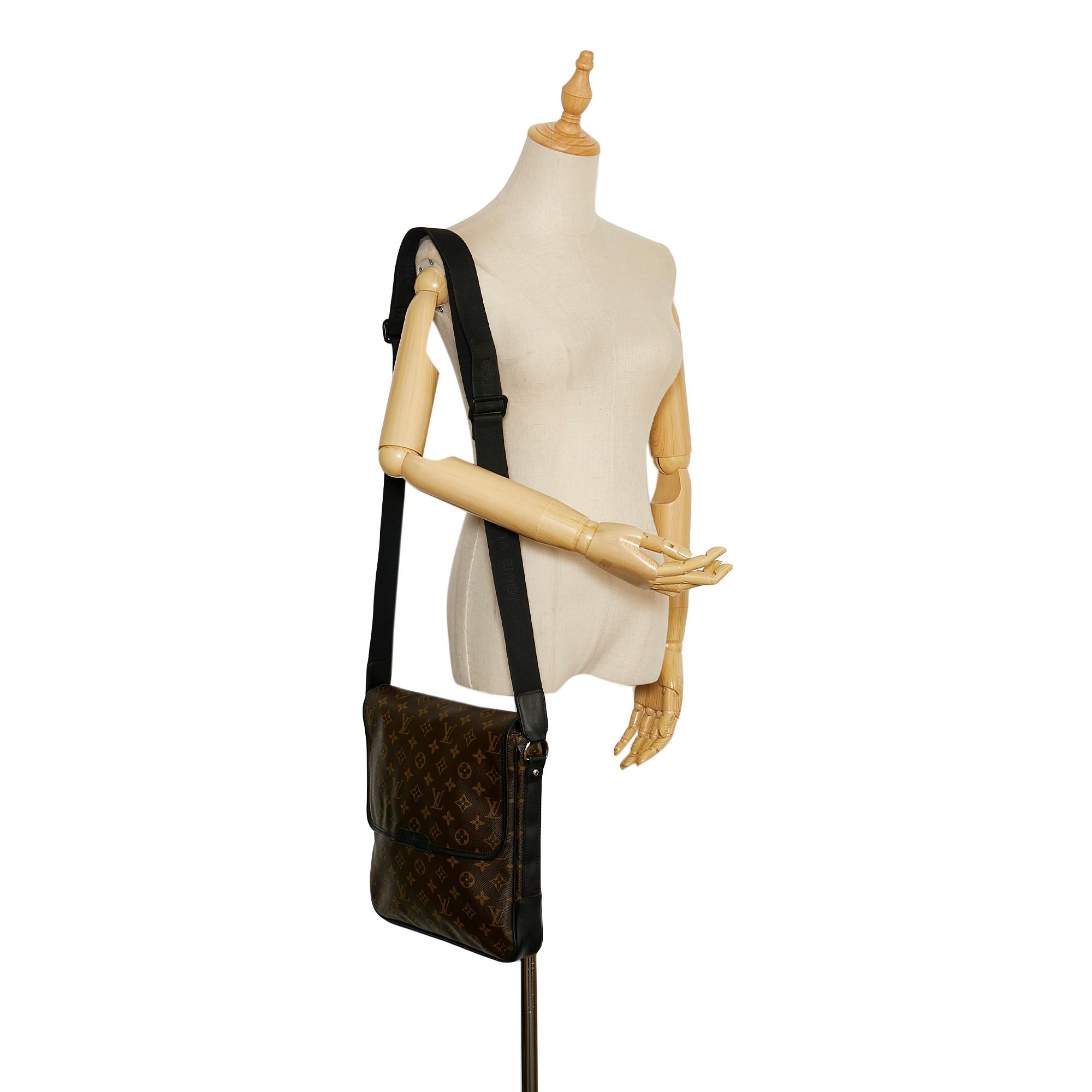 Louis Vuitton Monogram Macassar Bass MM (SHG-36020)