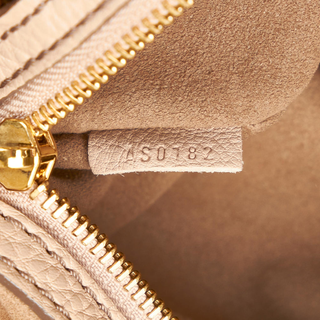Louis Vuitton Monogram Mahina L Hobo (SHG-ypyVDP)