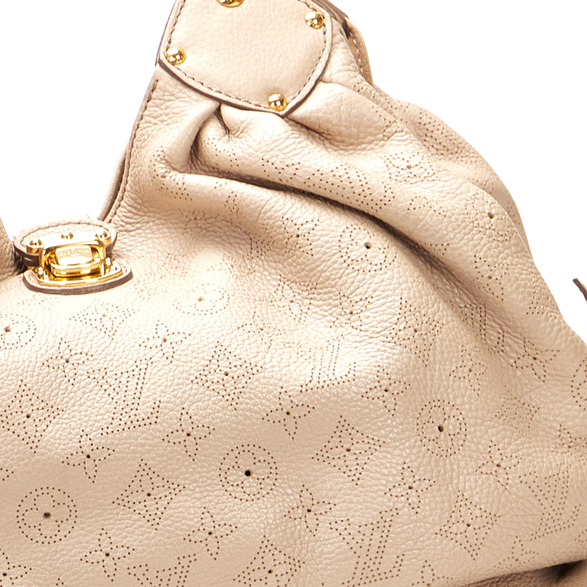 Louis Vuitton Monogram Mahina L Hobo (SHG-ypyVDP)