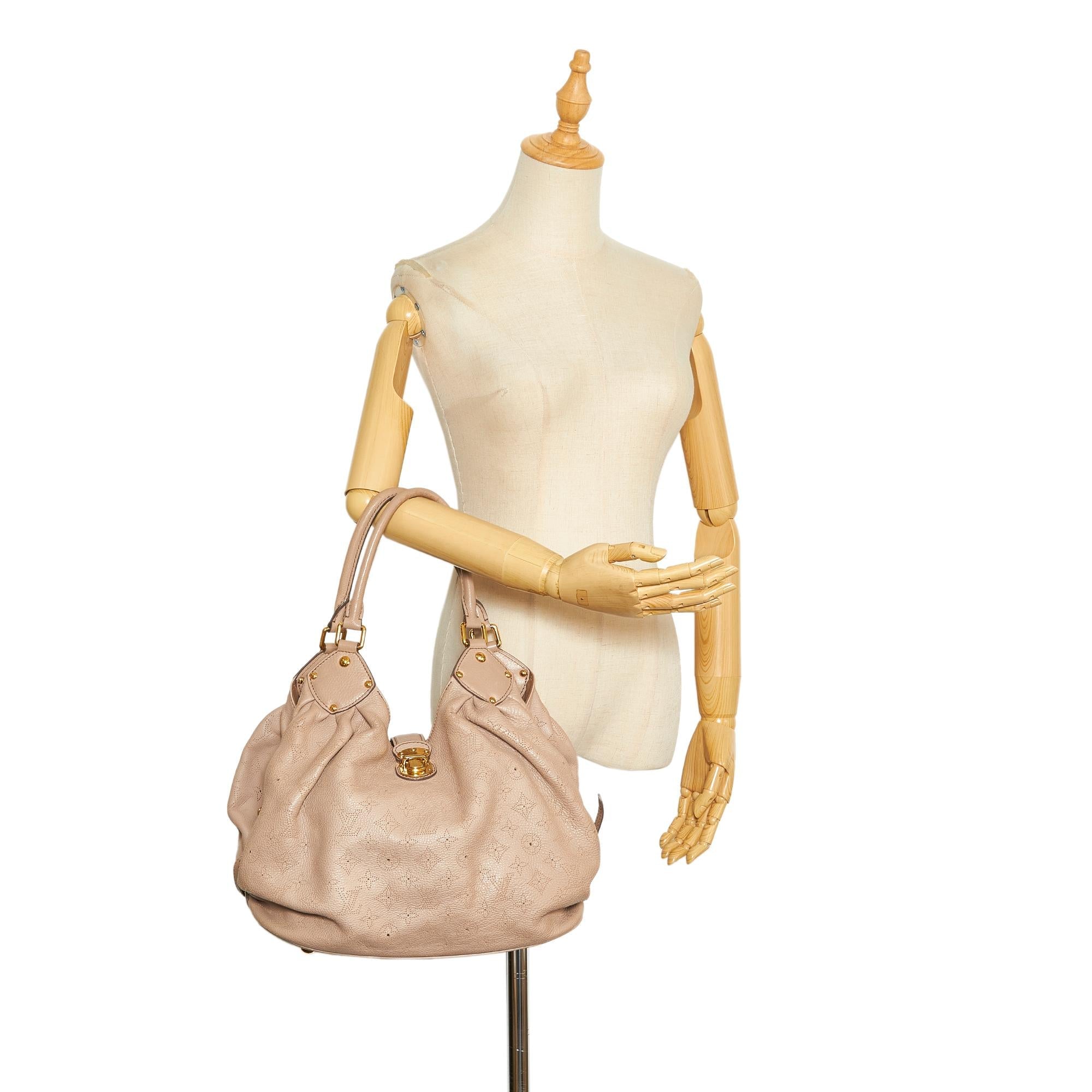 Louis Vuitton Monogram Mahina L Hobo (SHG-ypyVDP)