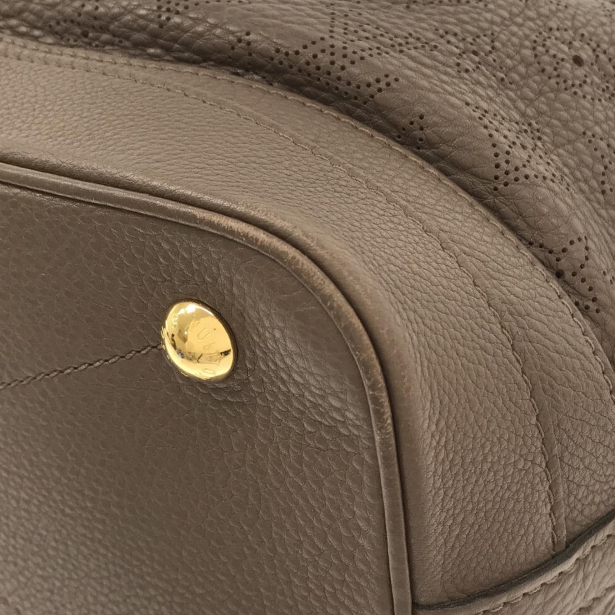 Louis Vuitton Monogram Mahina Stellar PM (SHG-8AdVbF)