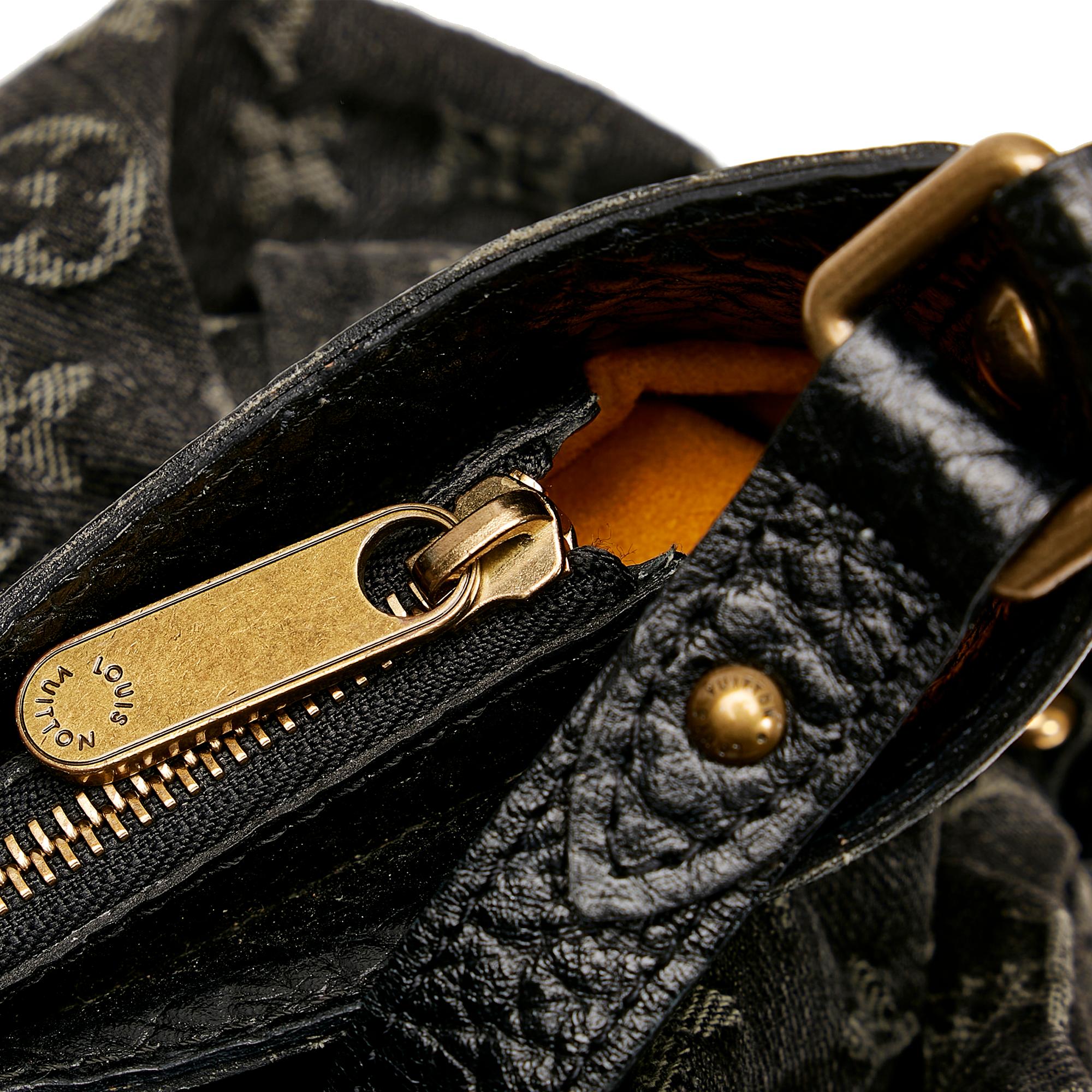 Louis Vuitton Monogram Mahina XS (SHG-Petr0E)