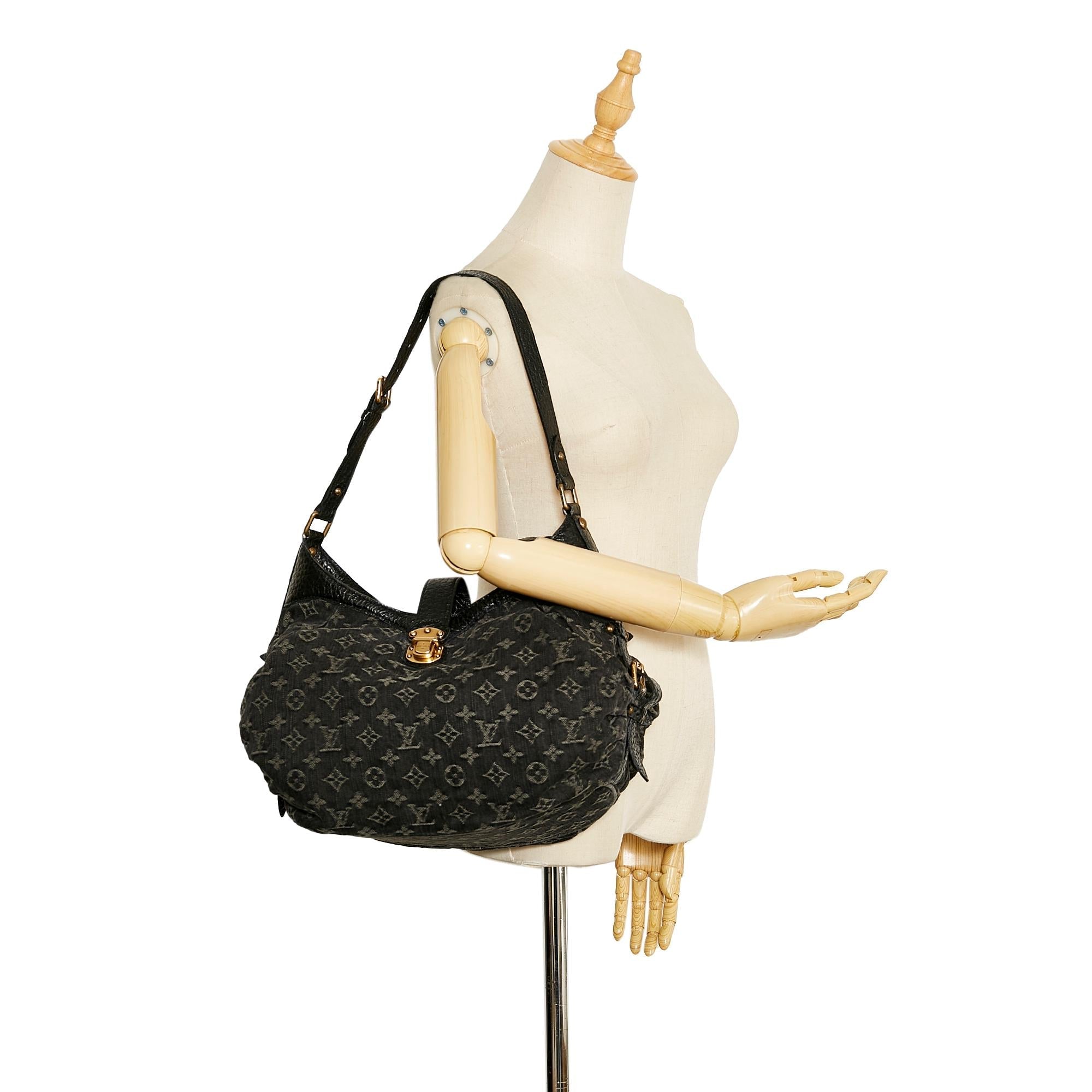 Louis Vuitton Monogram Mahina XS (SHG-Petr0E)