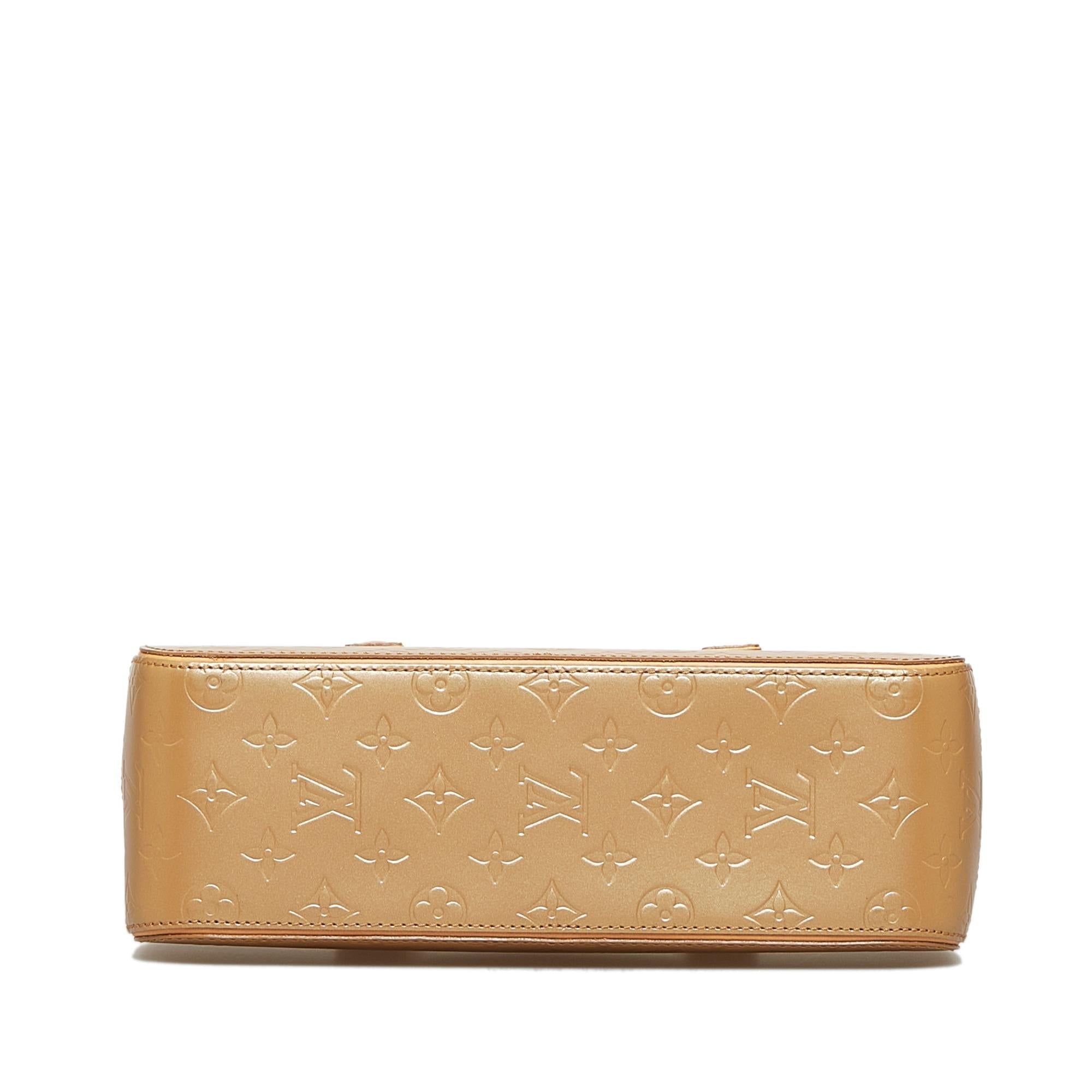 Louis Vuitton Monogram Mat Shelton (SHG-xLe2Wf)