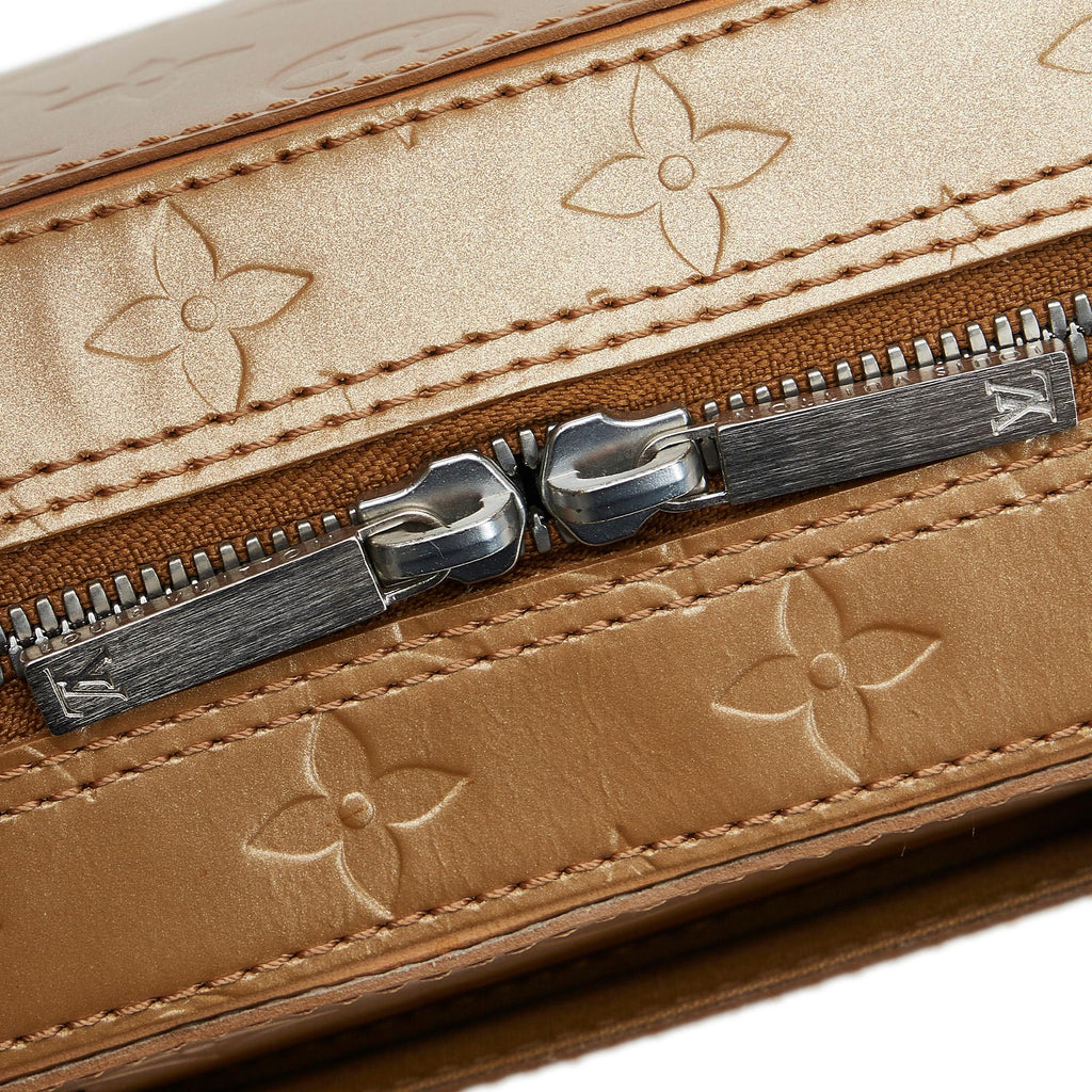 Louis Vuitton Monogram Mat Shelton (SHG-xLe2Wf)