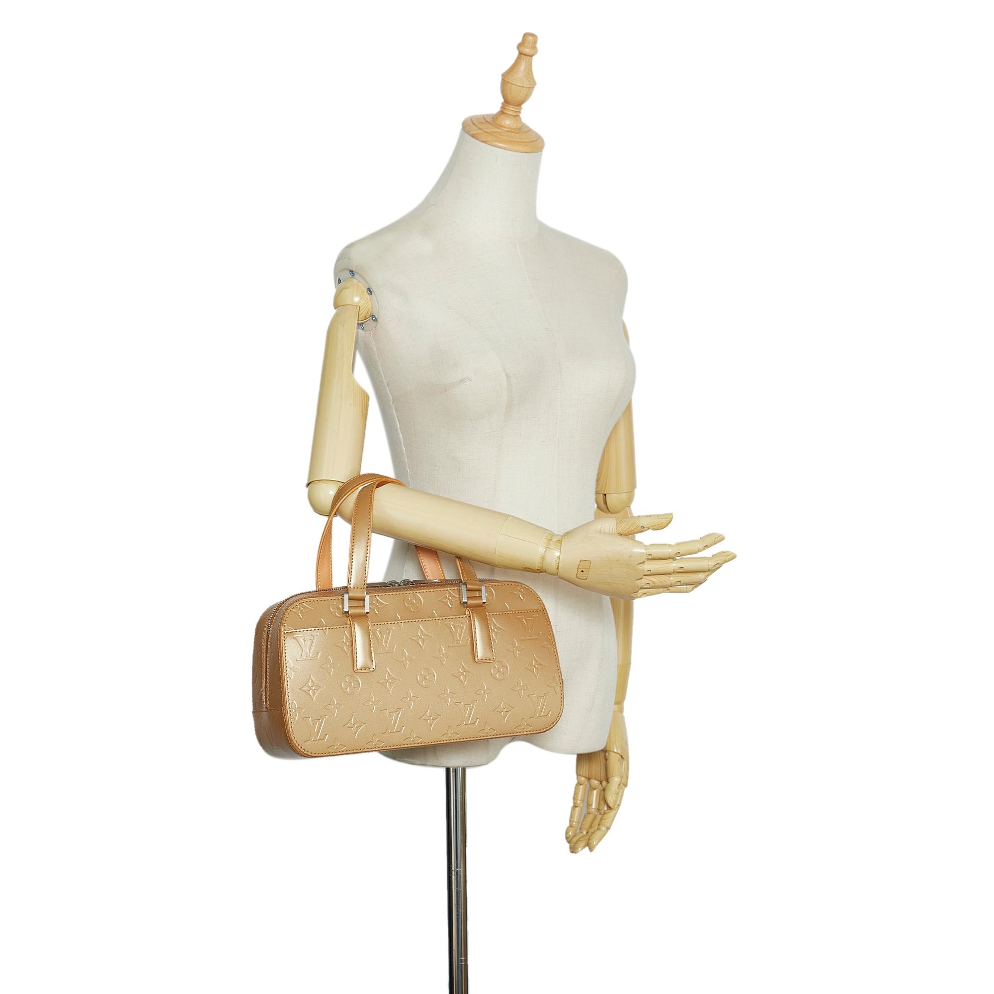 Louis Vuitton Monogram Mat Shelton (SHG-xLe2Wf)