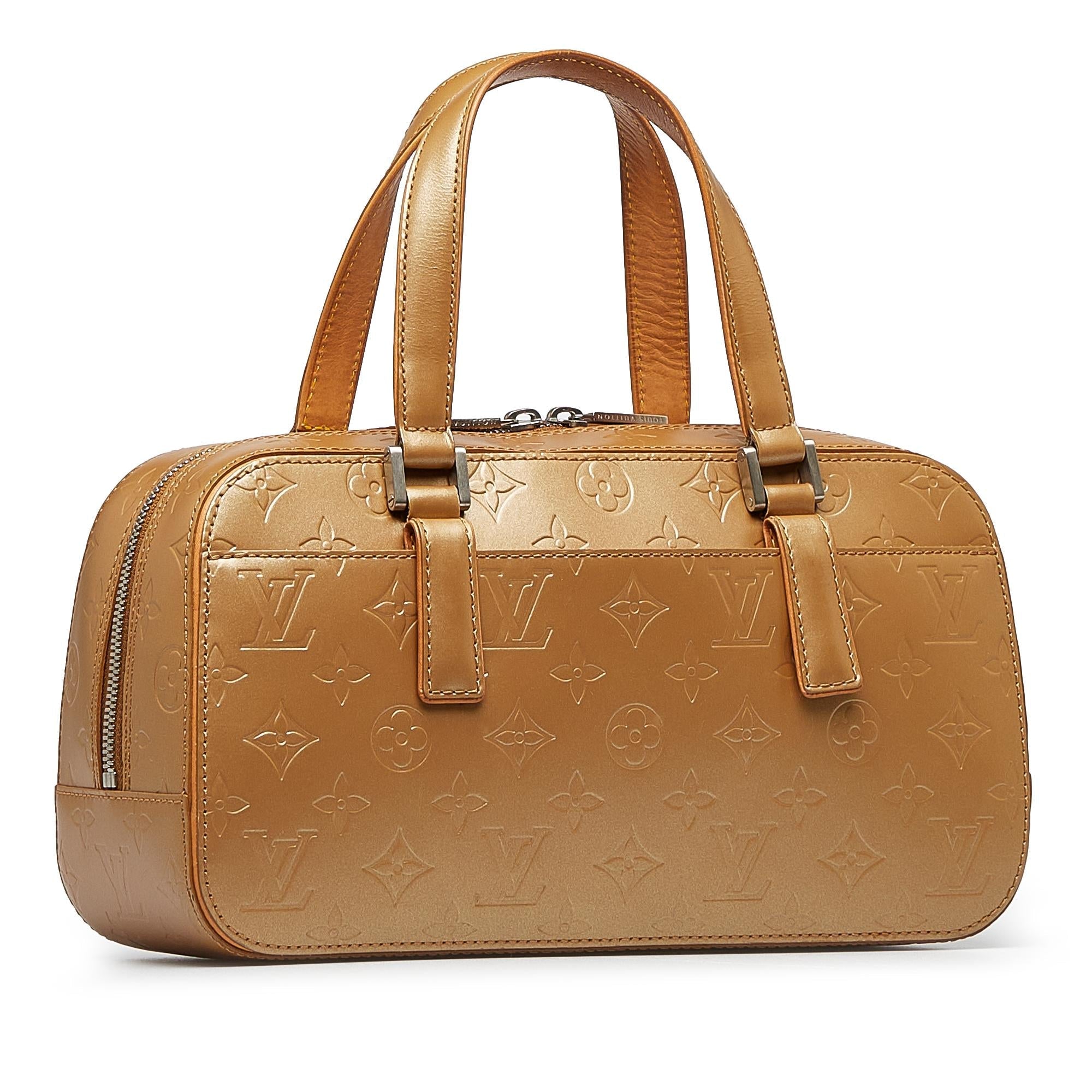 Louis Vuitton Monogram Mat Shelton (SHG-g6e1tZ)