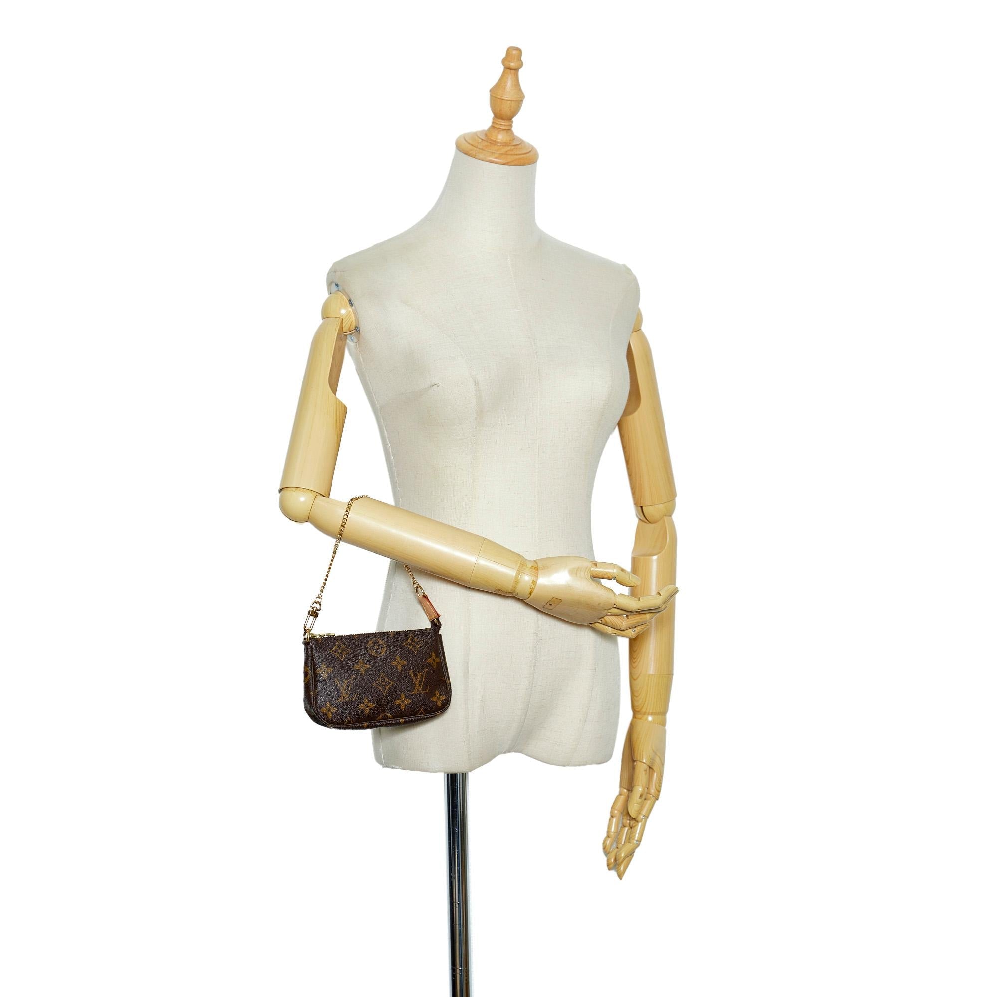 Louis Vuitton Monogram Mini Pochette Accessoires (SHG-ebvgp1)