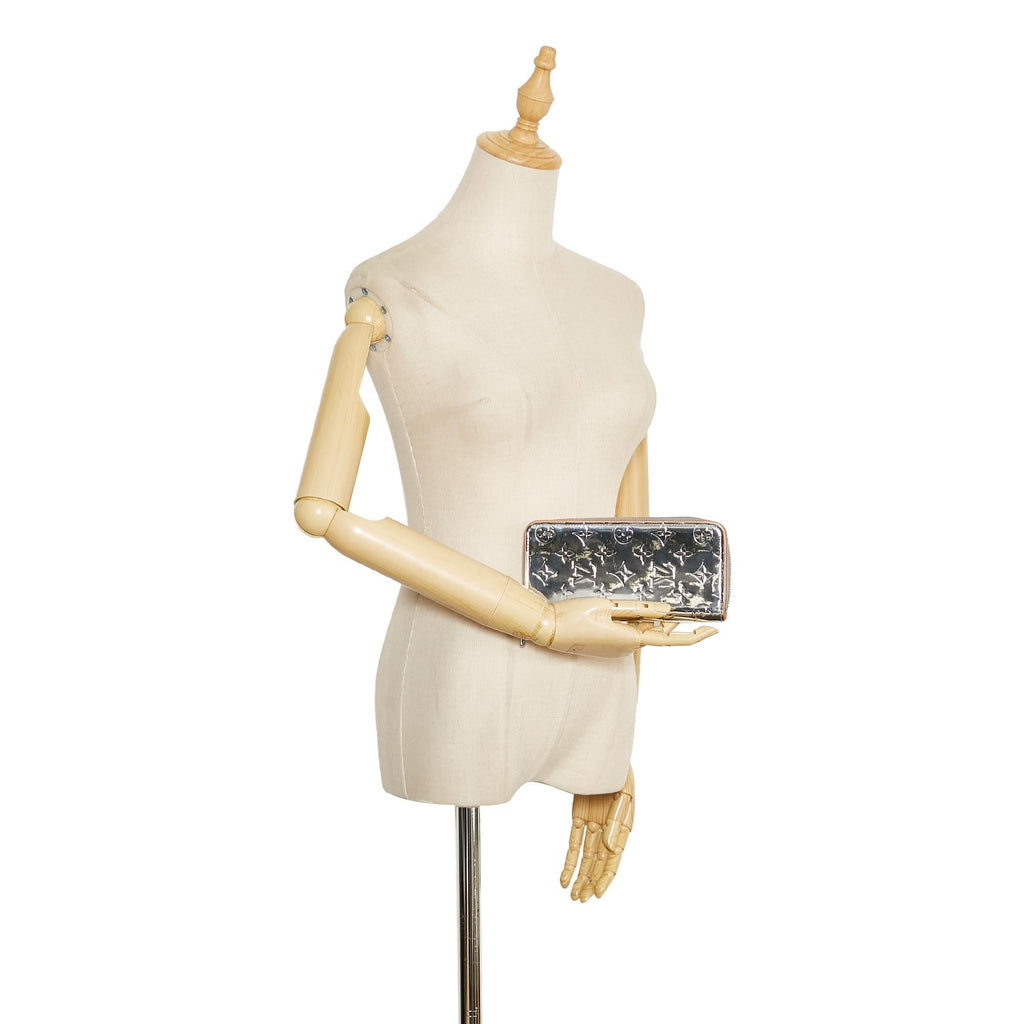 Louis Vuitton Monogram Mirror Vertical Zippy (SHG-HMSpUY)