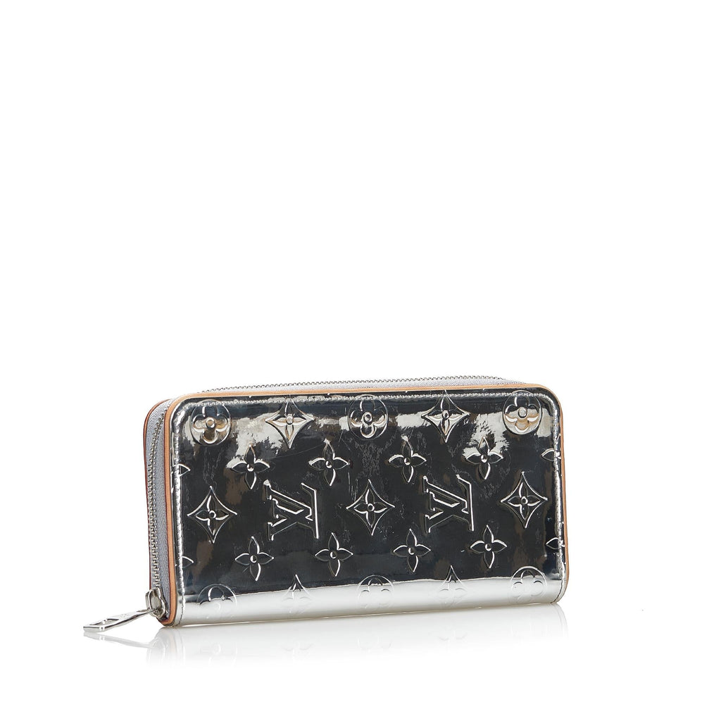 Louis Vuitton Monogram Mirror Vertical Zippy (SHG-HMSpUY)