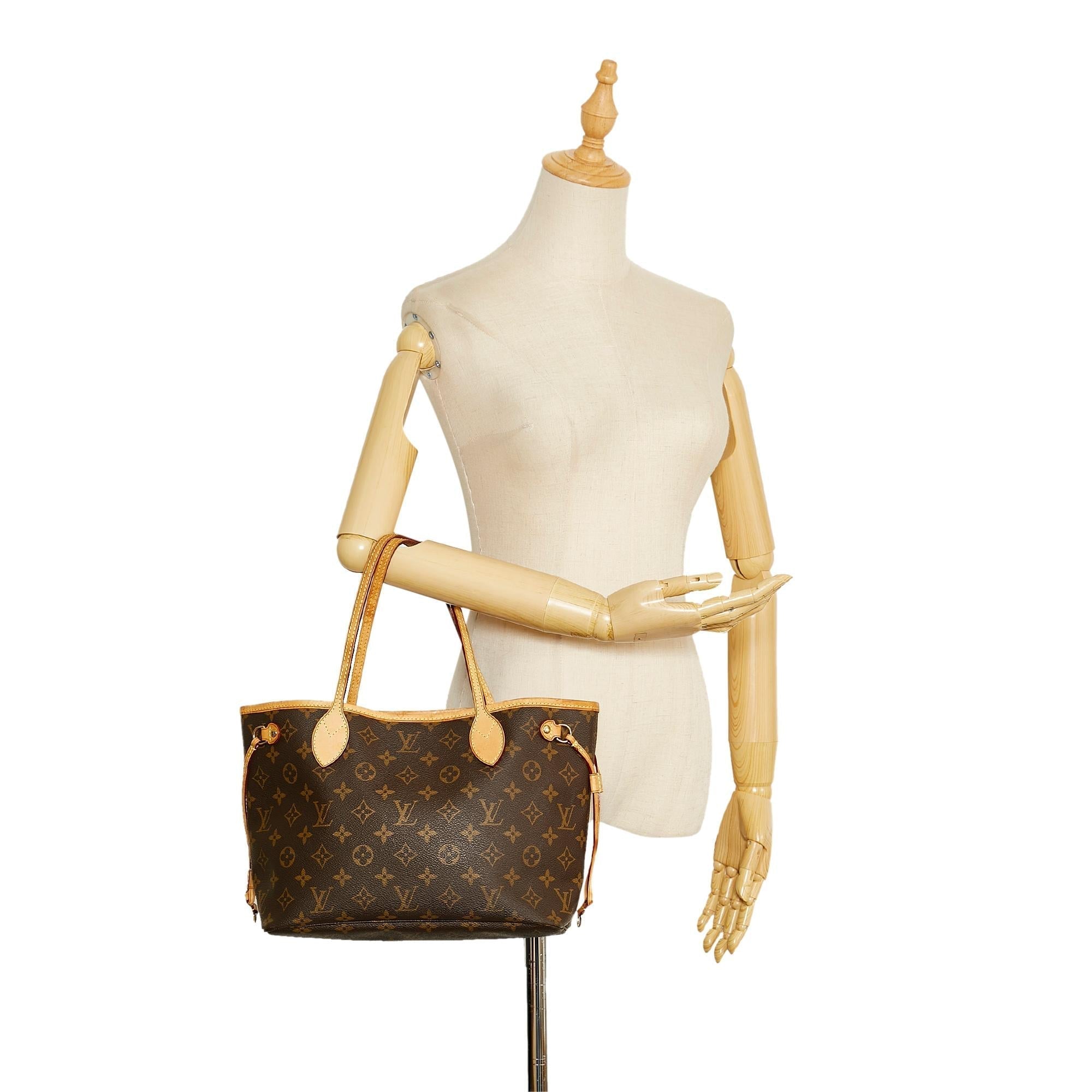 Louis Vuitton Monogram Neverfull PM (SHG-CHTNbI)