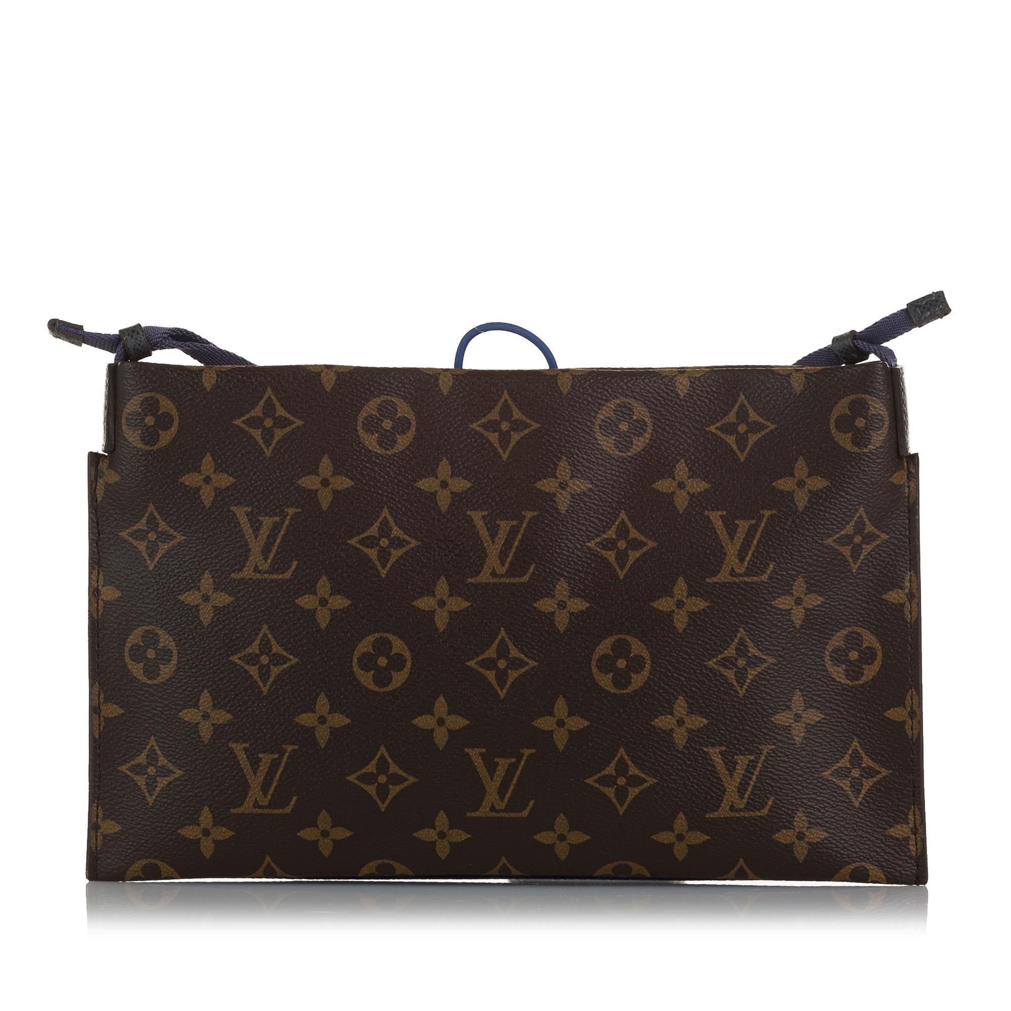 Louis Vuitton Monogram Pacific Outdoor Pouch (SHG-1lMqra)
