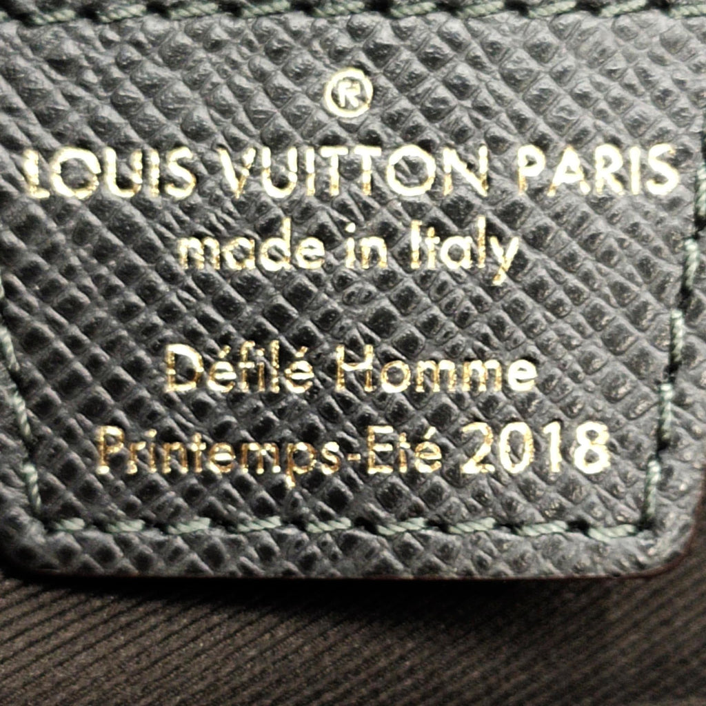 Louis Vuitton Monogram Pacific Outdoor Pouch (SHG-1lMqra)