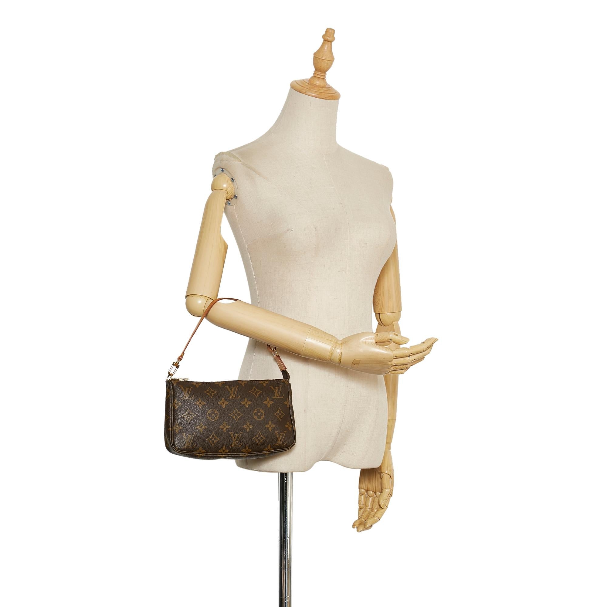 Louis Vuitton Monogram Pochette Accessoires (SHG-37003)