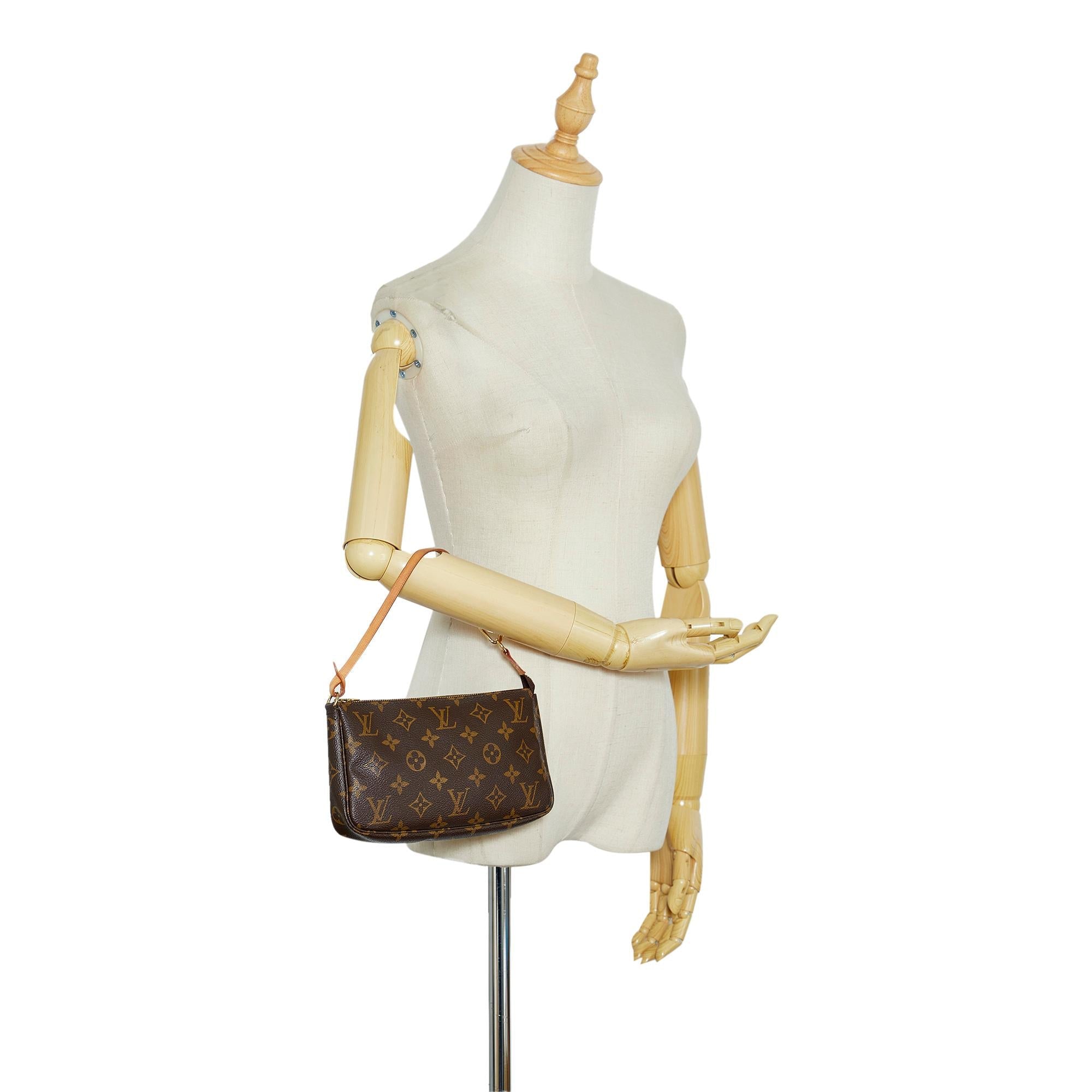 Louis Vuitton Monogram Pochette Accessoires (SHG-GxBwRx)