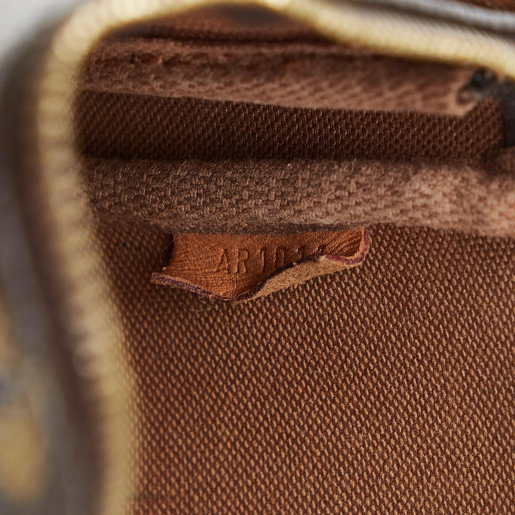 Louis Vuitton Monogram Pochette Accessoires (SHG-PWXR8K)