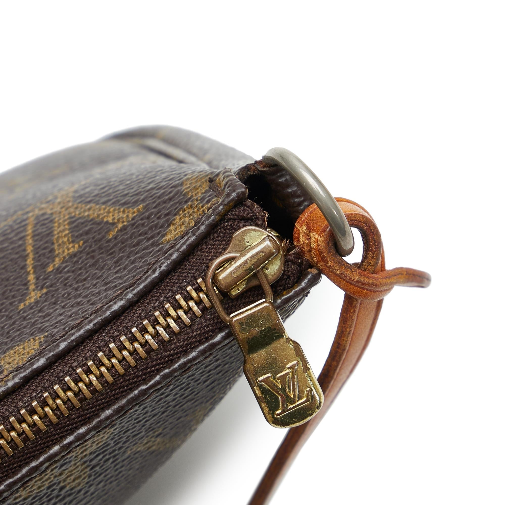 Louis Vuitton Monogram Pochette Accessoires (SHG-PWXR8K)