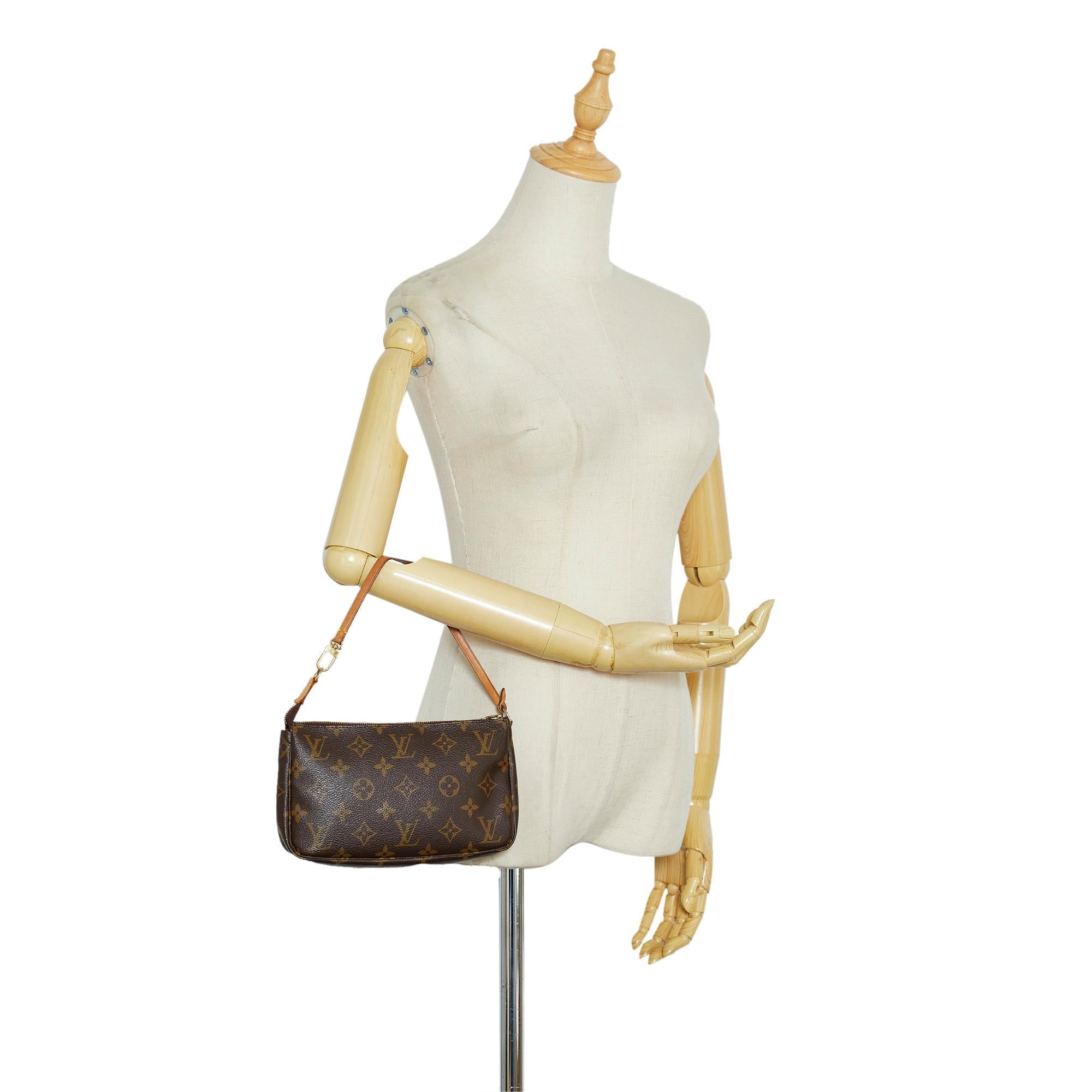 Louis Vuitton Monogram Pochette Accessoires (SHG-TH17OL)