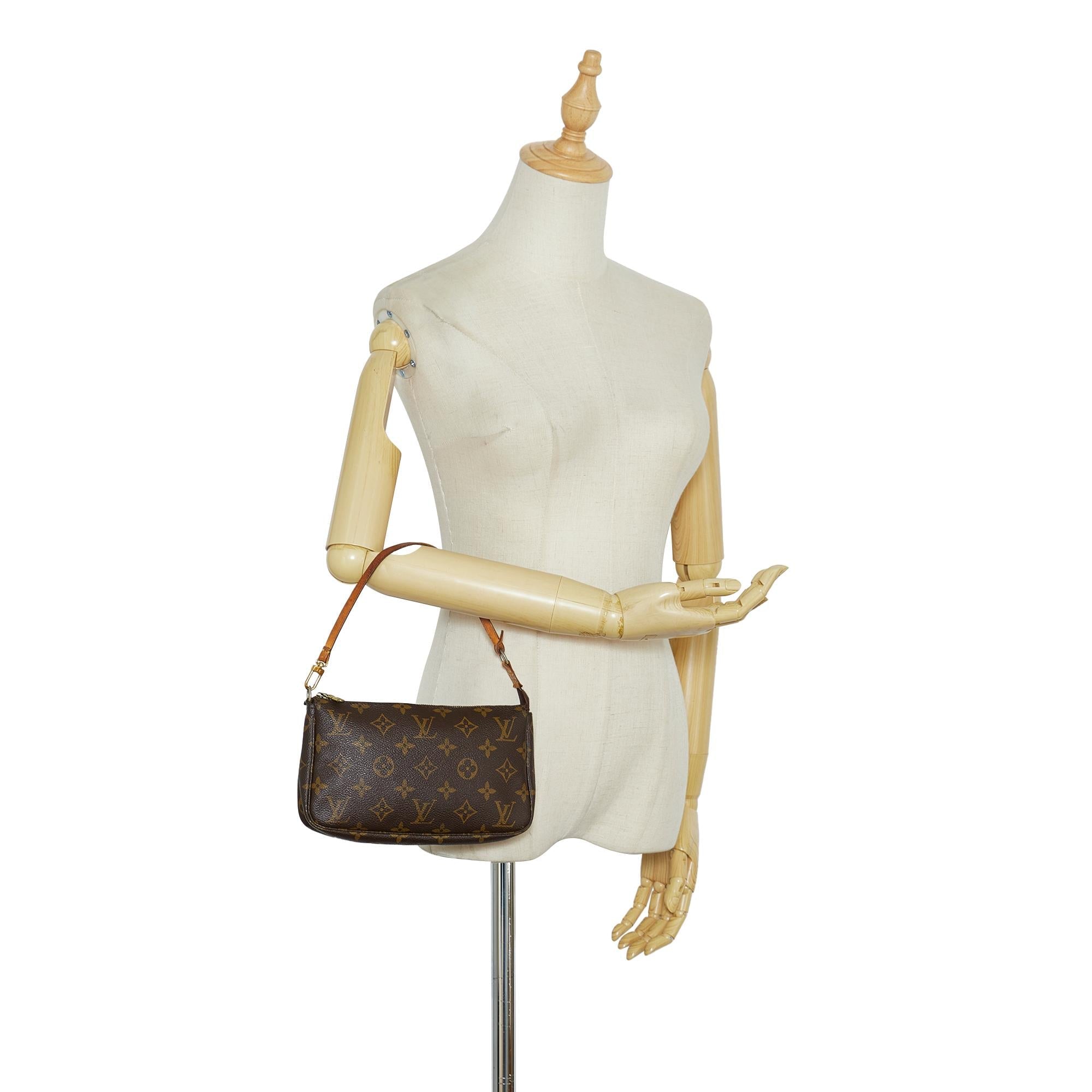 Louis Vuitton Monogram Pochette Accessoires (SHG-BXyLRO)