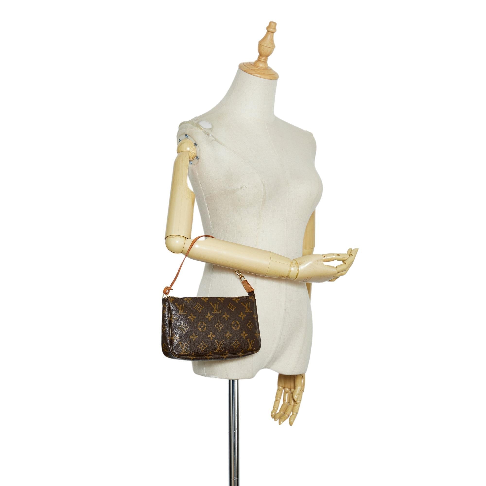 Louis Vuitton Monogram Pochette Accessoires (SHG-T5rRUt)