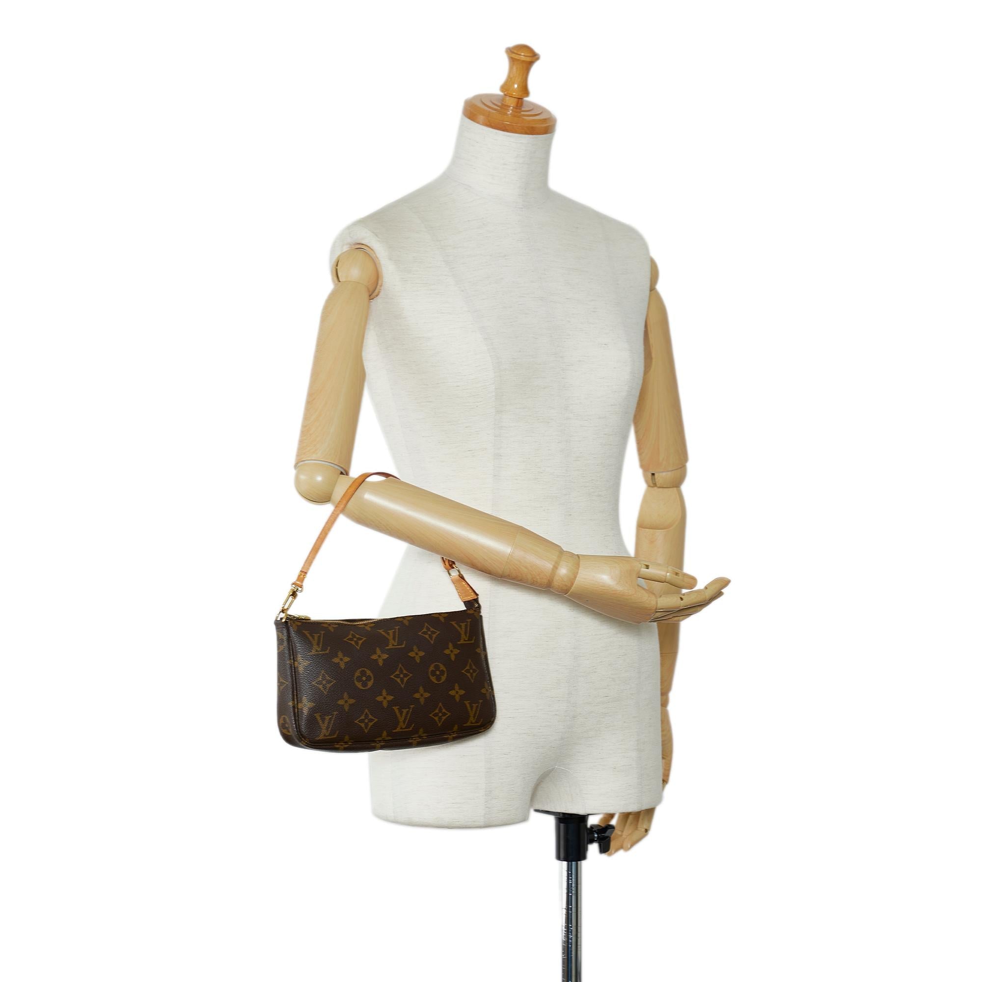 Louis Vuitton Monogram Pochette Accessoires (SHG-MNdQXv)