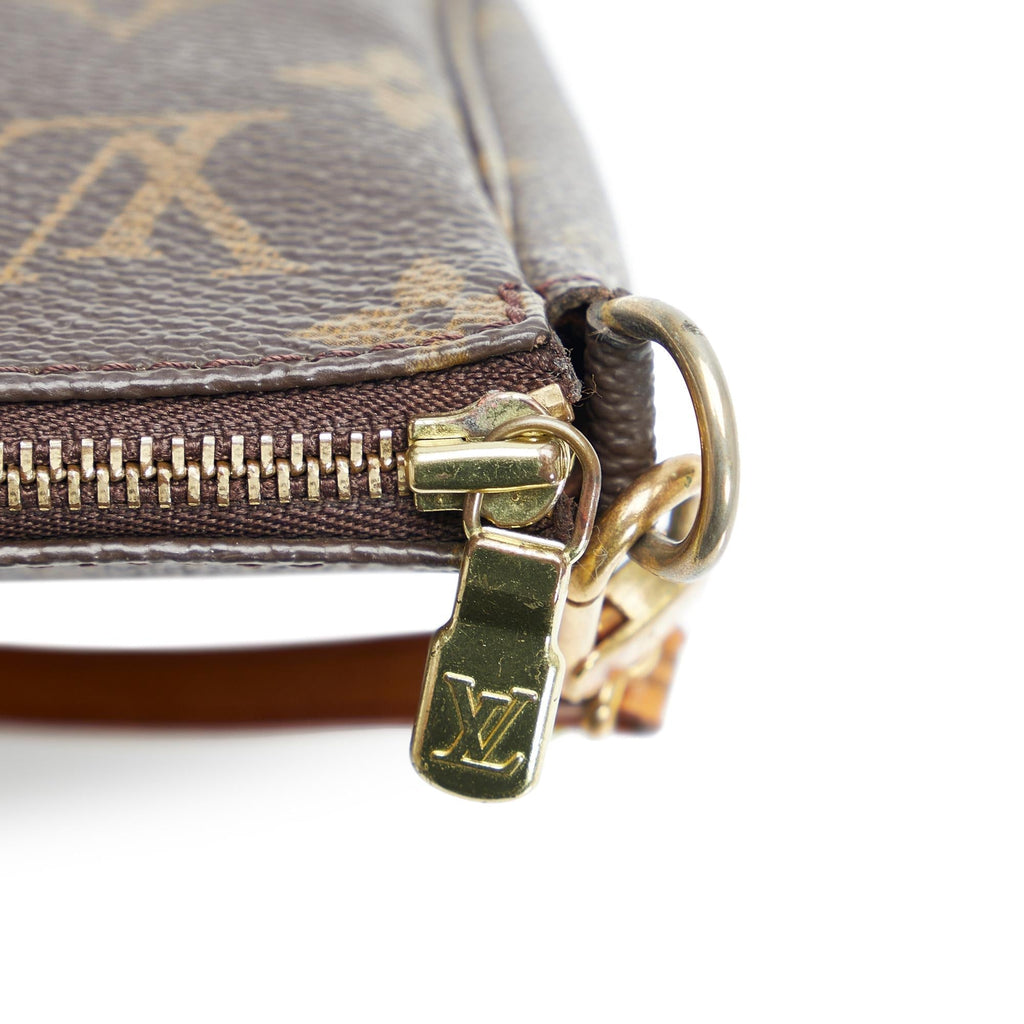 Louis Vuitton Monogram Pochette Accessoires (SHG-ruuiLm)