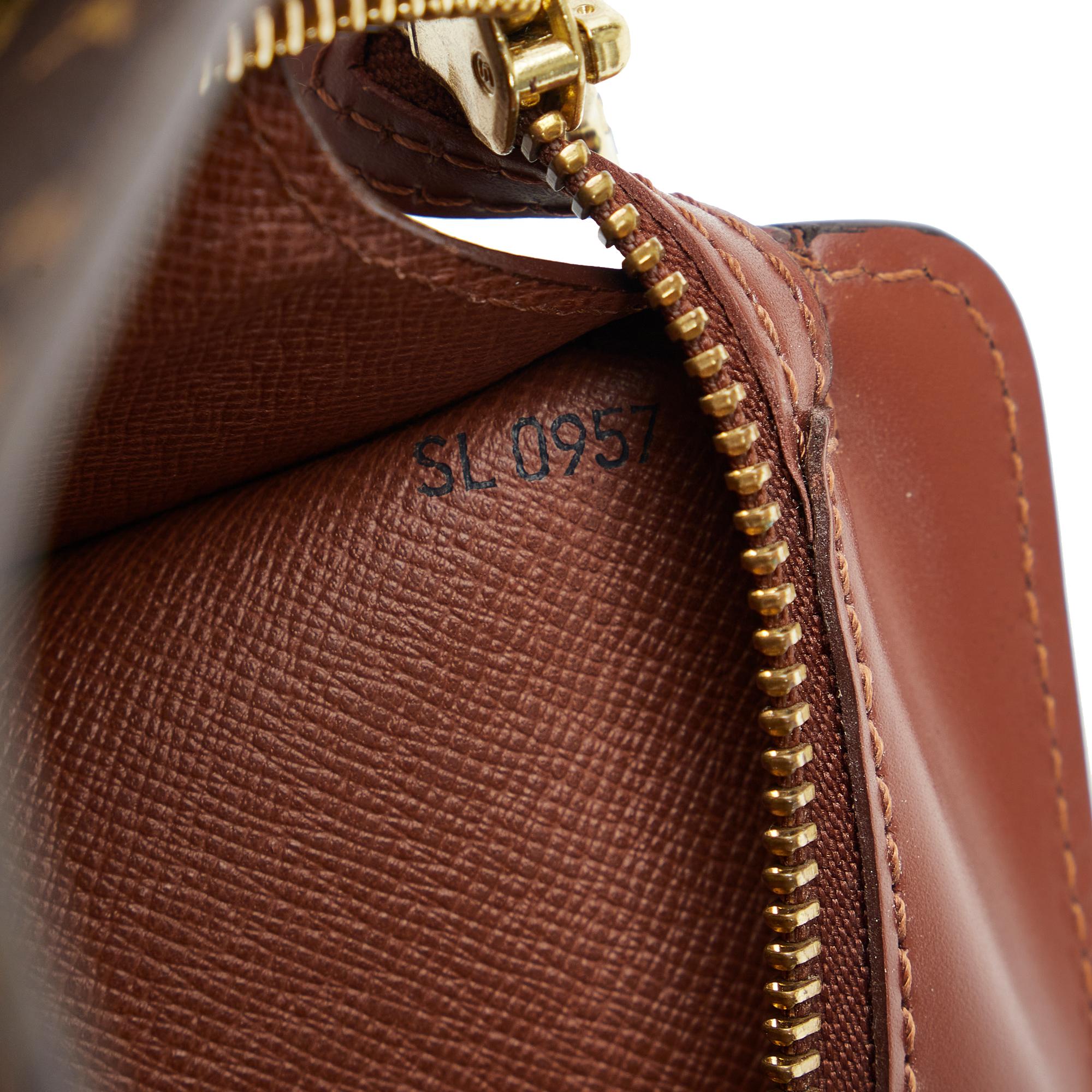 Louis Vuitton Monogram Pochette Homme (SHG-VThP41)