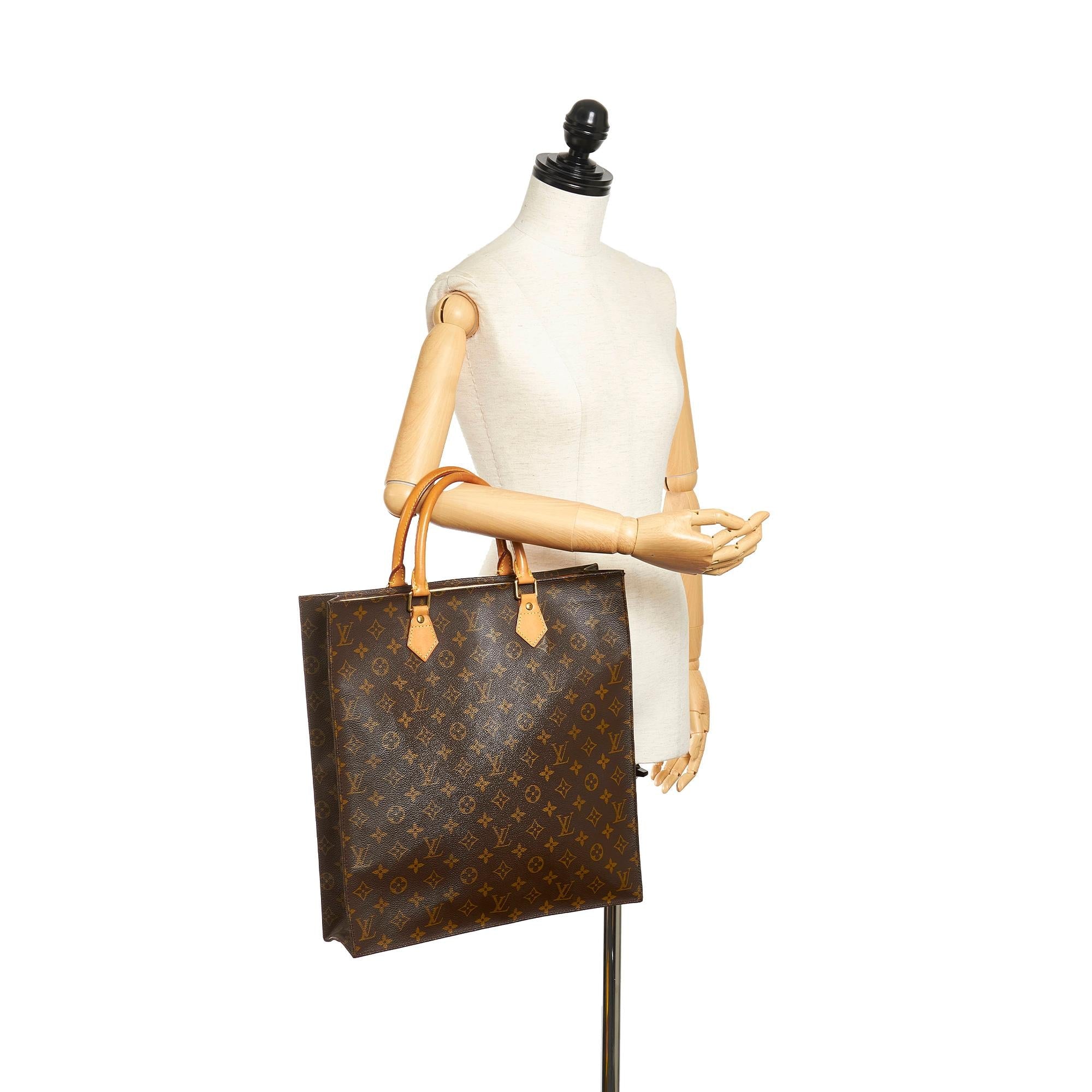 Louis Vuitton Monogram Sac Plat (SHG-32304)