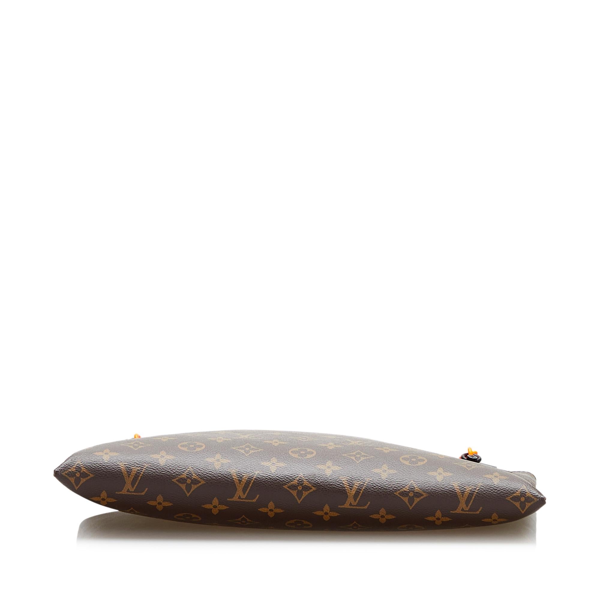 Louis Vuitton Monogram Solar Ray A4 Clutch (SHG-epr4Oh)