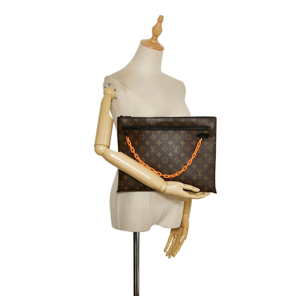 Louis Vuitton Monogram Solar Ray A4 Clutch (SHG-epr4Oh)